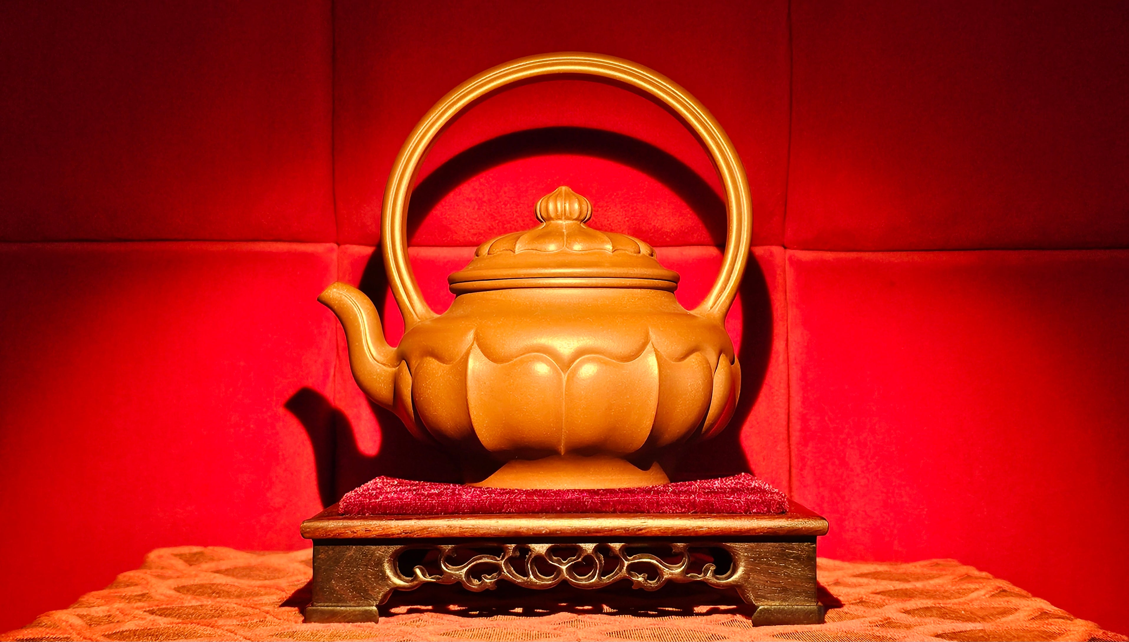 《禅意提梁》"Chan Yi Ti Liang~ Meditative Enlightenment:Top Handle", 493.3ml, ~ Crafted by L3A Master Consummate Artist Li Yan Ru 李艳如。