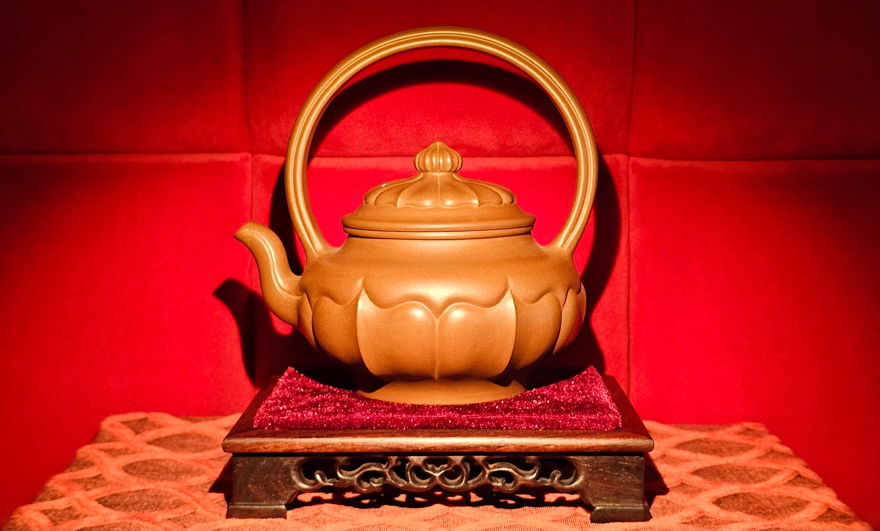 《禅意提梁》"Chan Yi Ti Liang~ Meditative Enlightenment:Top Handle", 493.3ml, ~ Crafted by L3A Master Consummate Artist Li Yan Ru 李艳如。