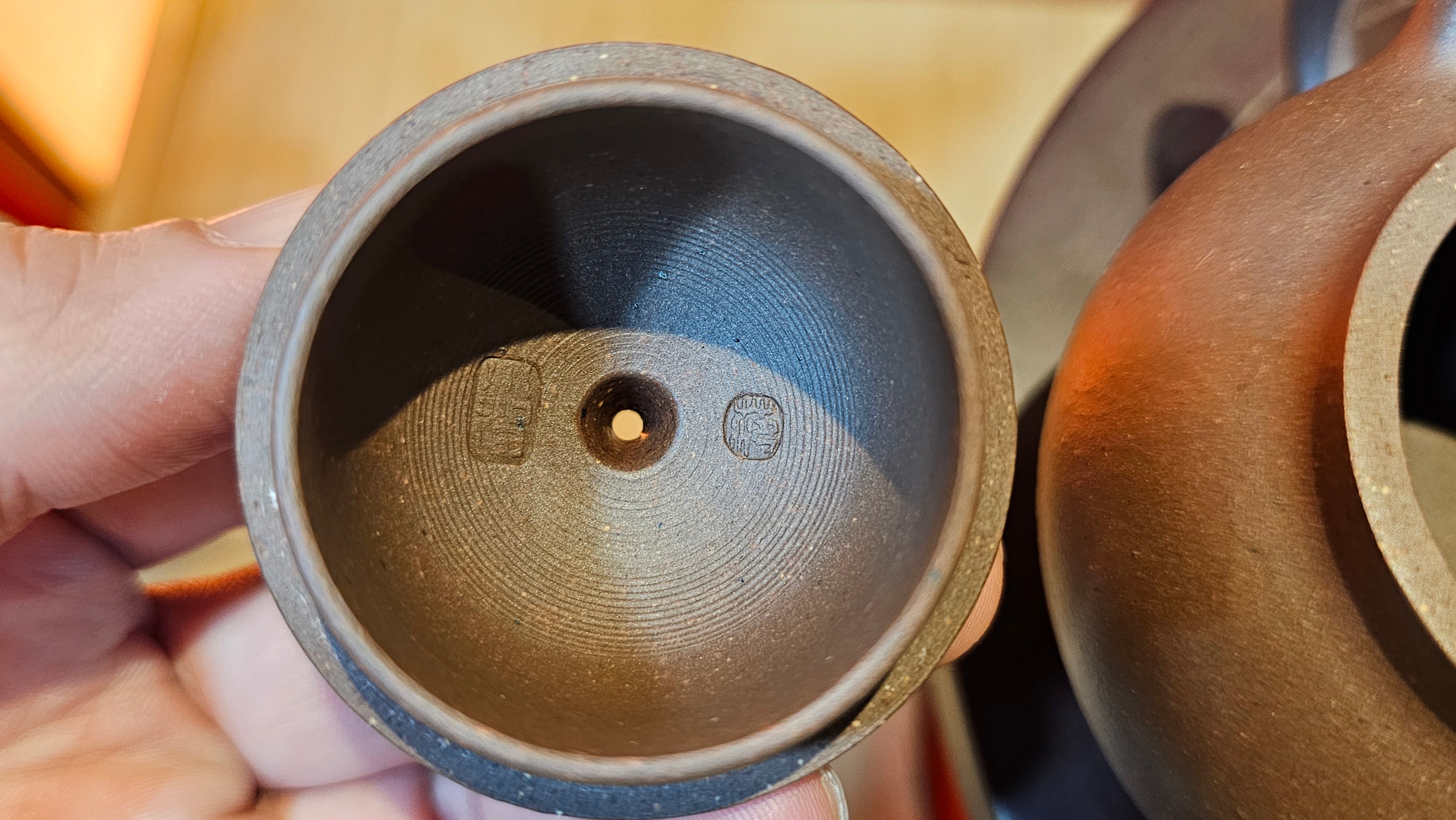 Gao Pan 高番, 136.1ml (very well-weighted bottom, stable!), Zi Ni (Low Sieve Count) 紫泥(低目数), by our Craftsman Fan Xiao Zhi 范小智 ~!Congratulations to!Ms N.S., 1608hrs 24th Sept 2025, Los Angeles, CA!