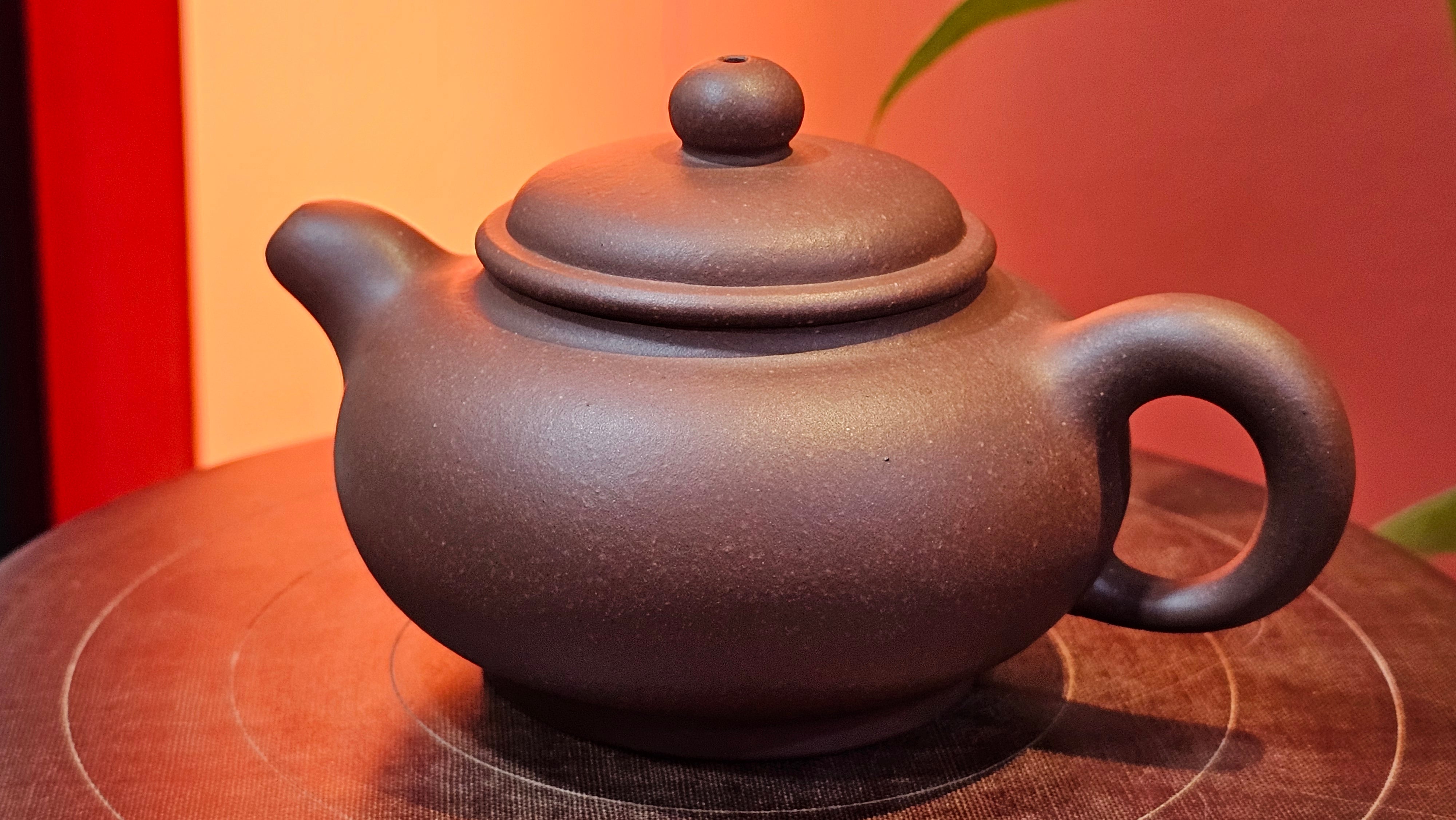 Xuan Zhu Hu 玄珠壶, 140.1ml, Zi Ni 紫泥, by our Craftsman Fan Xiao Zhi 范小智 ~ Congratulations!to Mr A.D., 1954hrs 9th Sept 2025, Old Bridge, NJ!