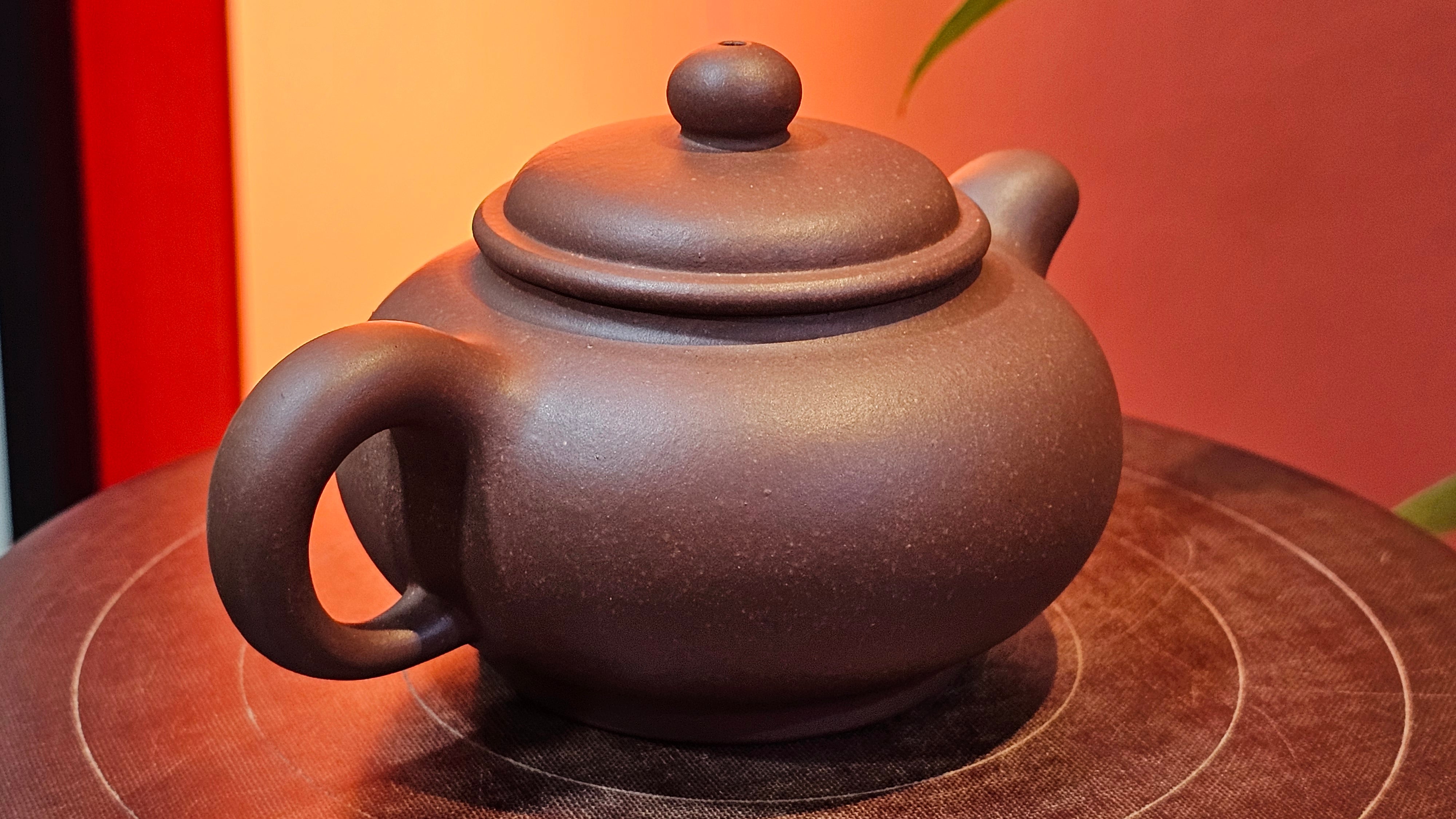 Xuan Zhu Hu 玄珠壶, 140.1ml, Zi Ni 紫泥, by our Craftsman Fan Xiao Zhi 范小智 ~ Congratulations!to Mr A.D., 1954hrs 9th Sept 2025, Old Bridge, NJ!