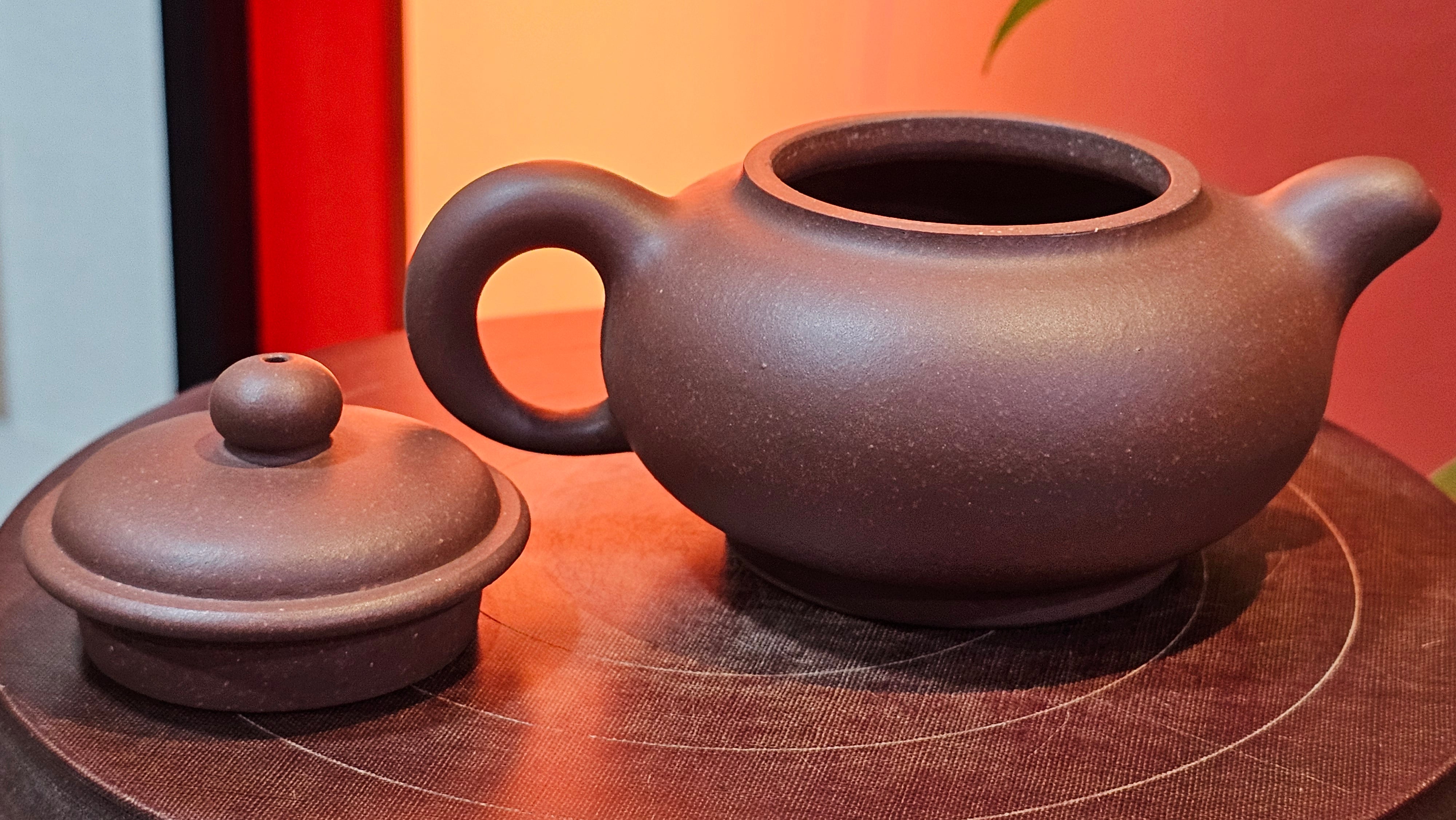 Xuan Zhu Hu 玄珠壶, 140.1ml, Zi Ni 紫泥, by our Craftsman Fan Xiao Zhi 范小智 ~ Congratulations!to Mr A.D., 1954hrs 9th Sept 2025, Old Bridge, NJ!