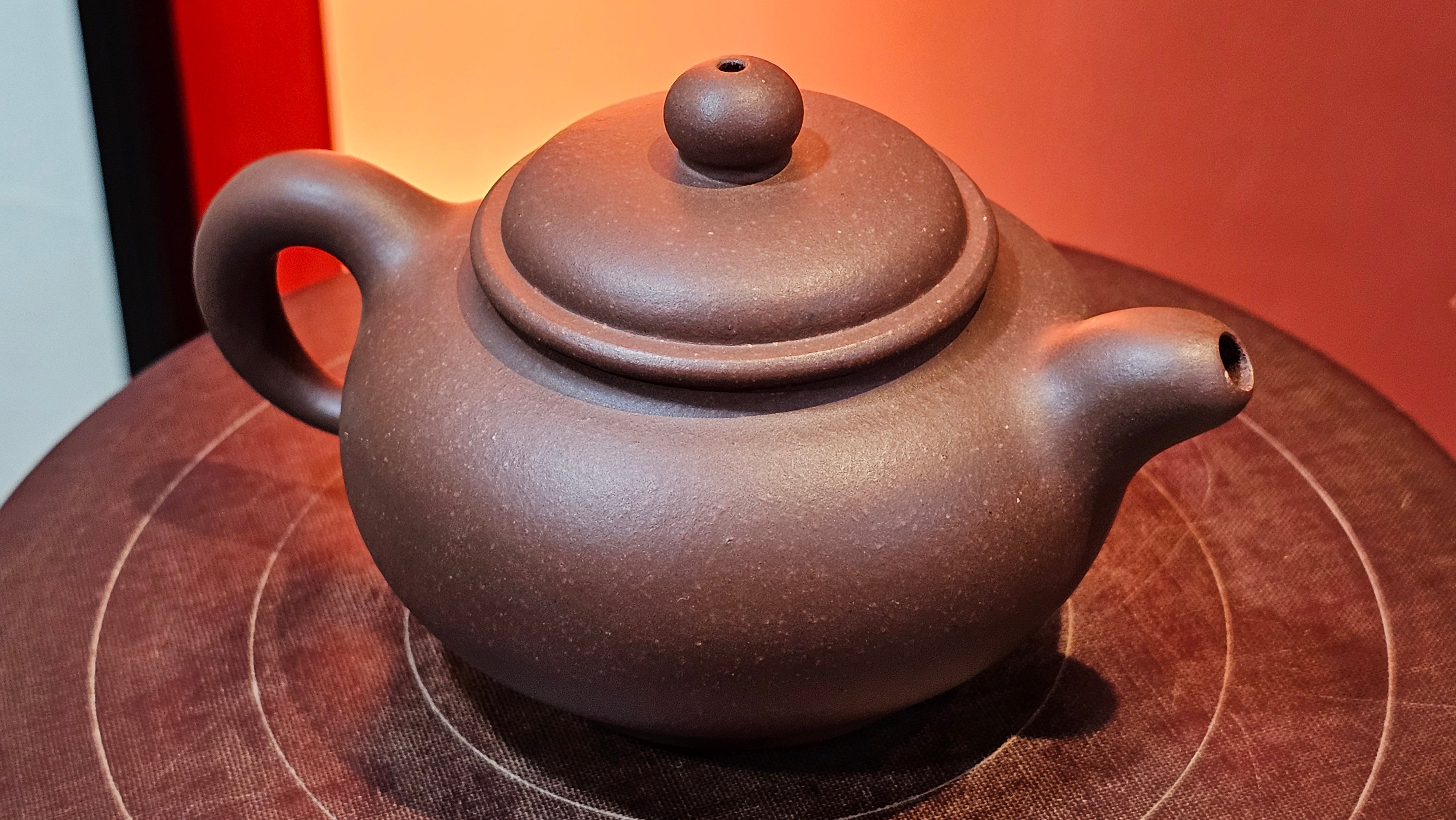 Xuan Zhu Hu 玄珠壶, 140.1ml, Zi Ni 紫泥, by our Craftsman Fan Xiao Zhi 范小智 ~ Congratulations!to Mr A.D., 1954hrs 9th Sept 2025, Old Bridge, NJ!