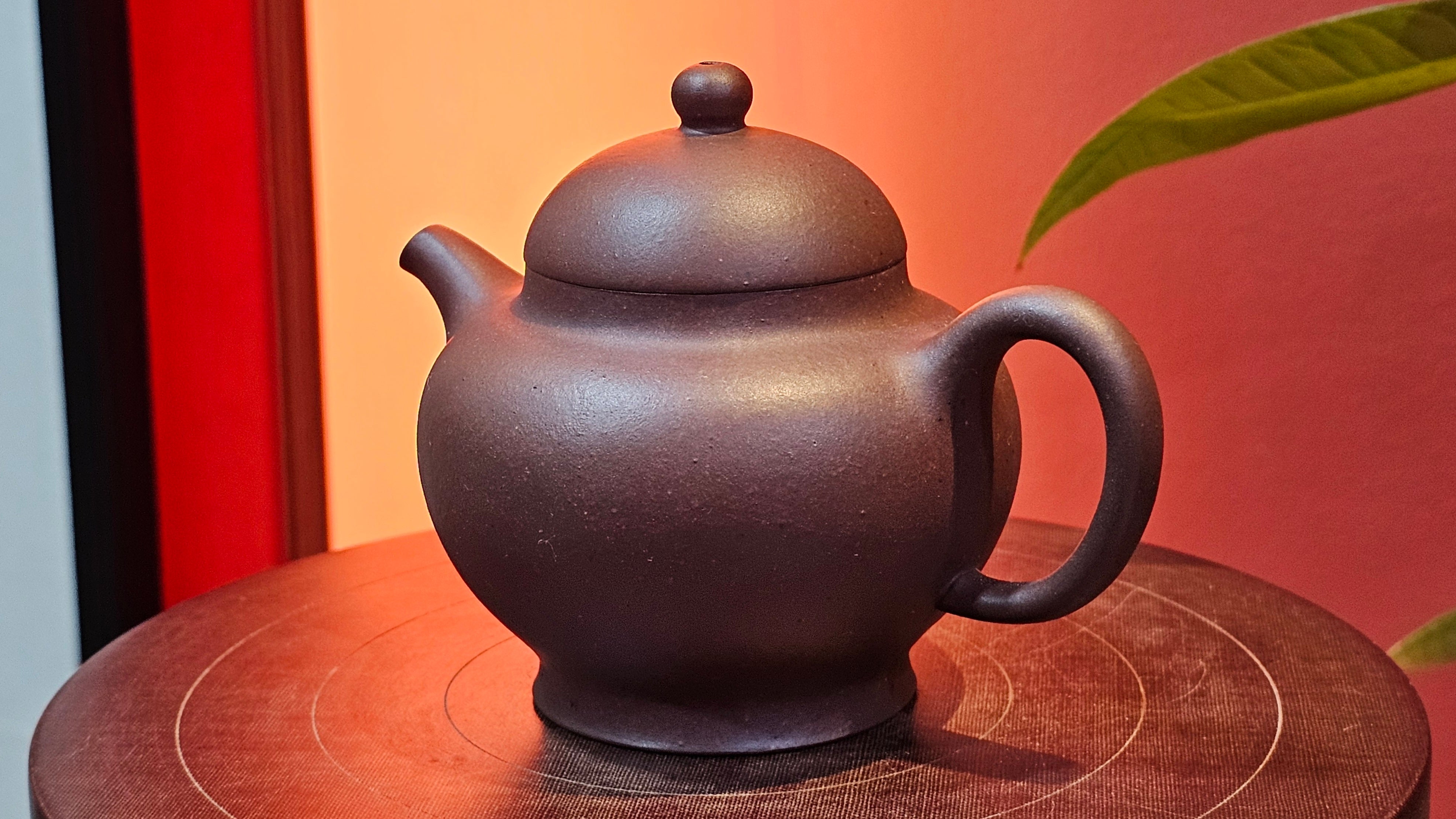 Gao Pan 高番, 136.1ml (very well-weighted bottom, stable!), Zi Ni (Low Sieve Count) 紫泥(低目数), by our Craftsman Fan Xiao Zhi 范小智 ~!Congratulations to!Ms N.S., 1608hrs 24th Sept 2025, Los Angeles, CA!