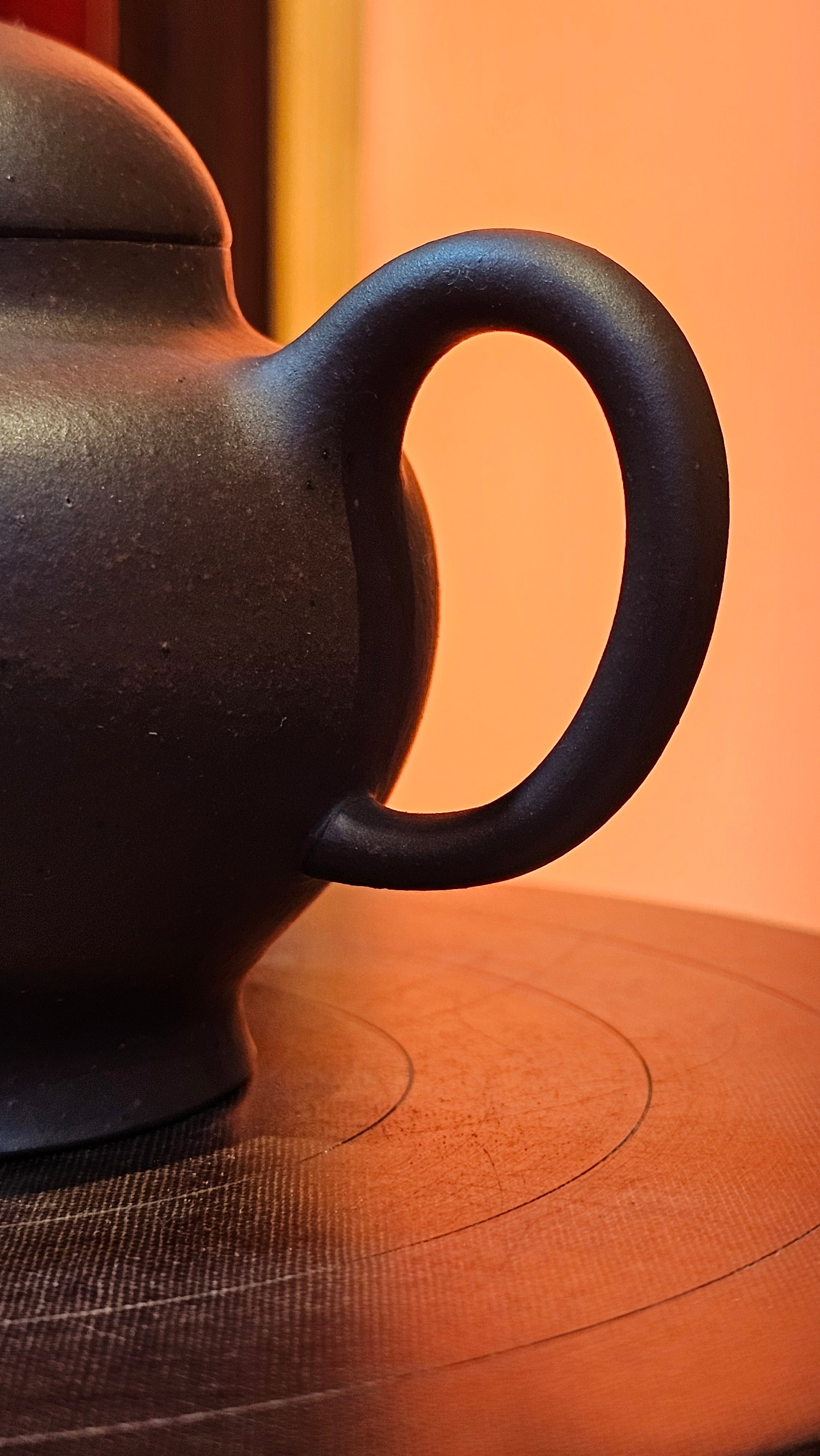 Gao Pan 高番, 136.1ml (very well-weighted bottom, stable!), Zi Ni (Low Sieve Count) 紫泥(低目数), by our Craftsman Fan Xiao Zhi 范小智 ~!Congratulations to!Ms N.S., 1608hrs 24th Sept 2025, Los Angeles, CA!