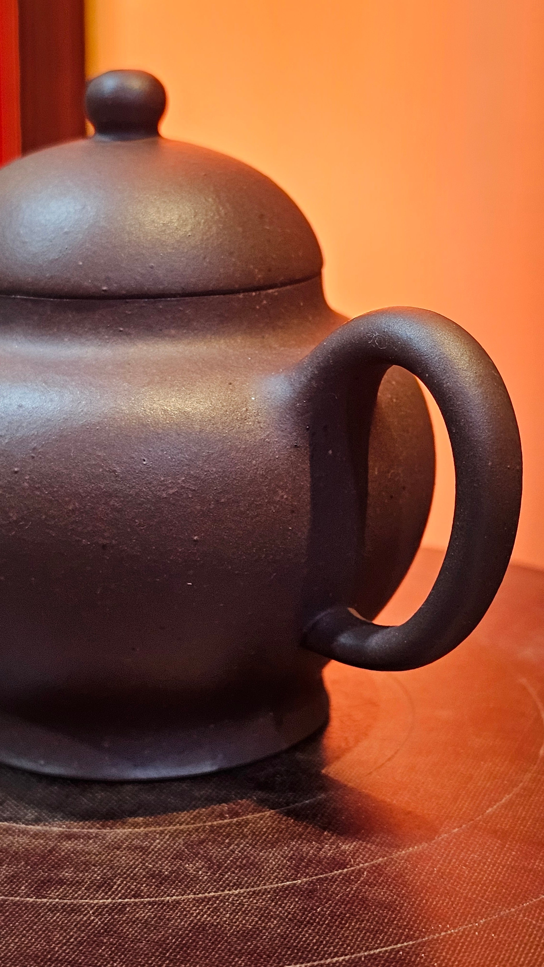 Gao Pan 高番, 136.1ml (very well-weighted bottom, stable!), Zi Ni (Low Sieve Count) 紫泥(低目数), by our Craftsman Fan Xiao Zhi 范小智 ~!Congratulations to!Ms N.S., 1608hrs 24th Sept 2025, Los Angeles, CA!