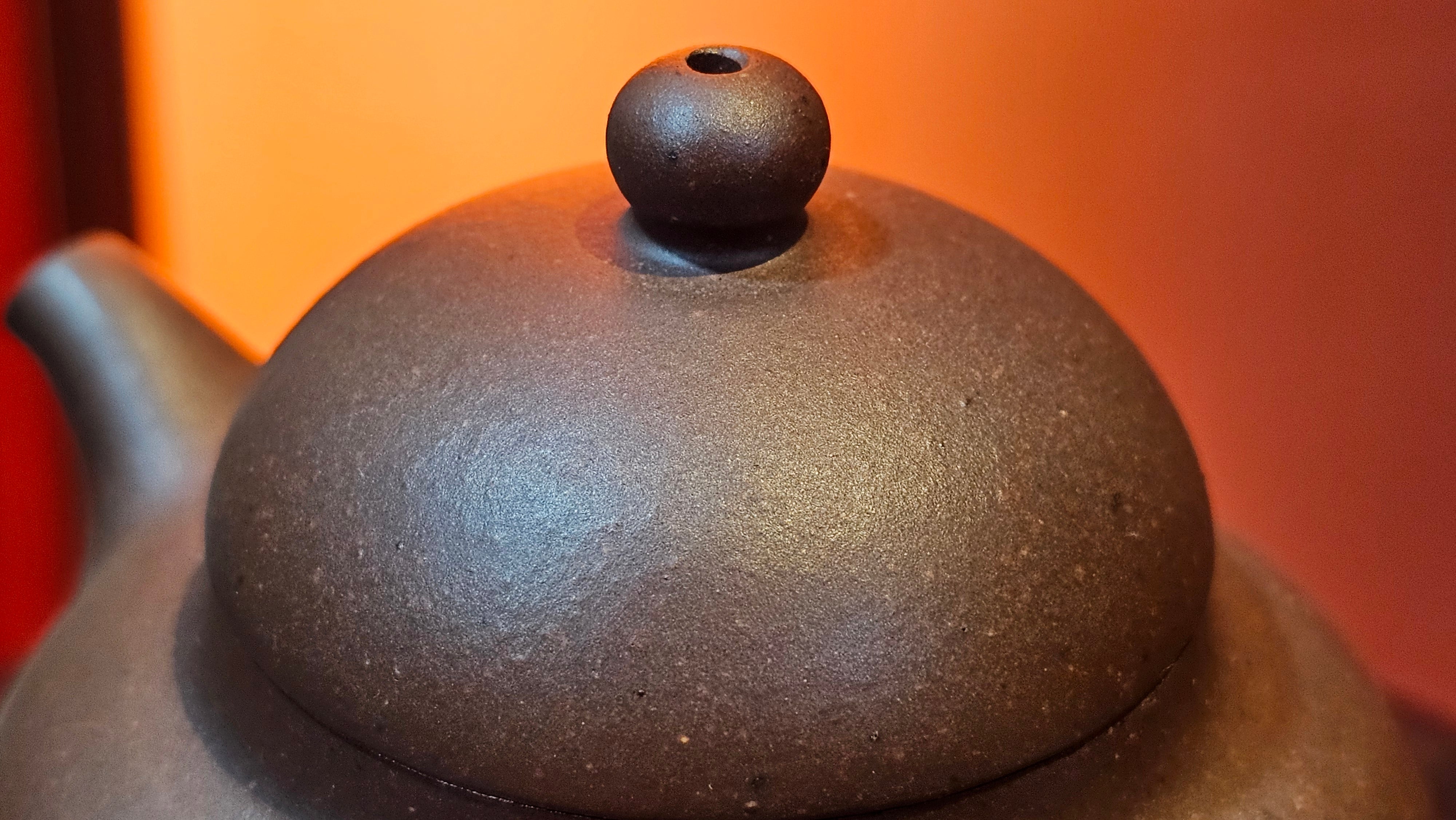 Gao Pan 高番, 136.1ml (very well-weighted bottom, stable!), Zi Ni (Low Sieve Count) 紫泥(低目数), by our Craftsman Fan Xiao Zhi 范小智 ~!Congratulations to!Ms N.S., 1608hrs 24th Sept 2025, Los Angeles, CA!