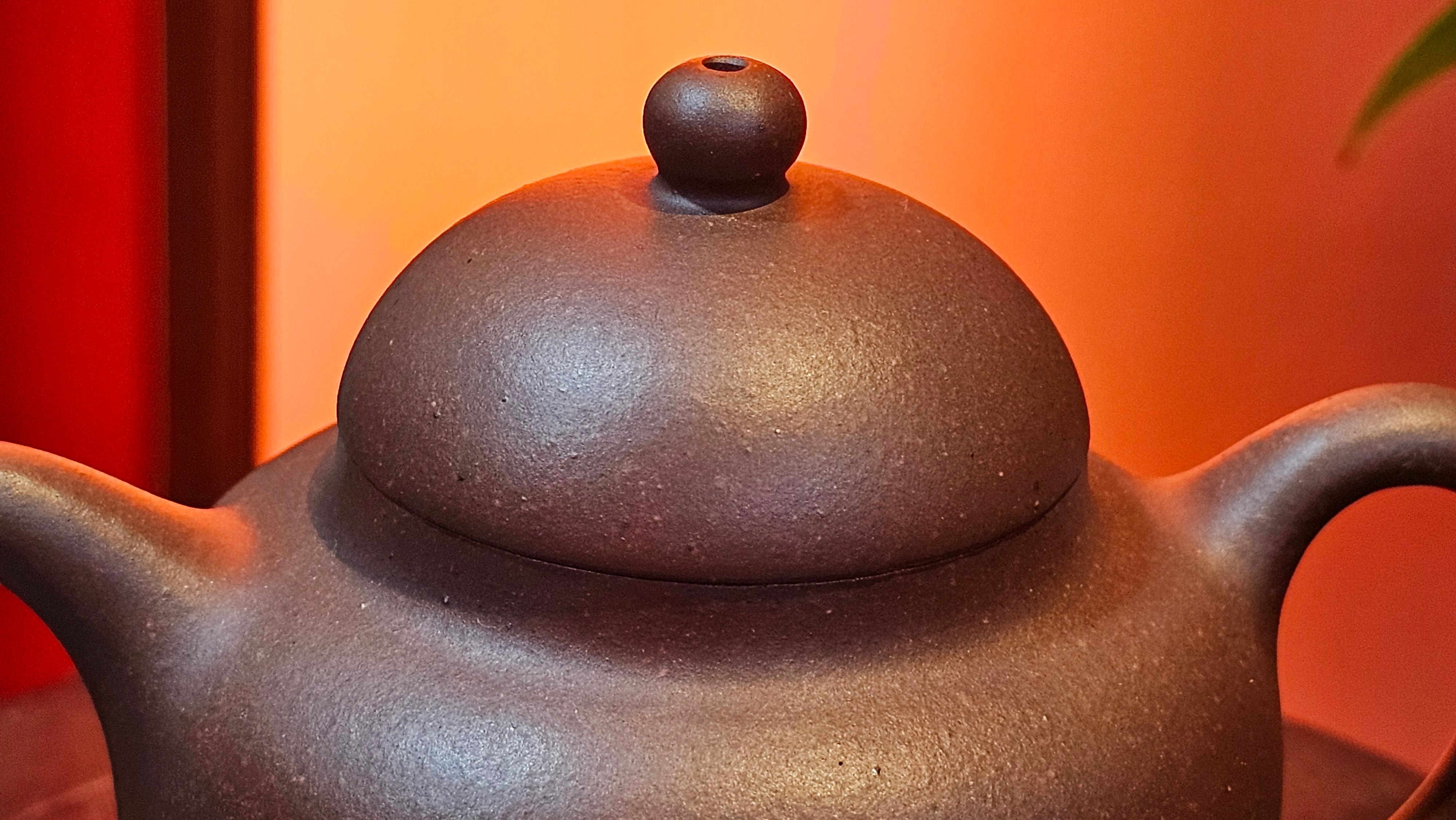 Gao Pan 高番, 136.1ml (very well-weighted bottom, stable!), Zi Ni (Low Sieve Count) 紫泥(低目数), by our Craftsman Fan Xiao Zhi 范小智 ~!Congratulations to!Ms N.S., 1608hrs 24th Sept 2025, Los Angeles, CA!