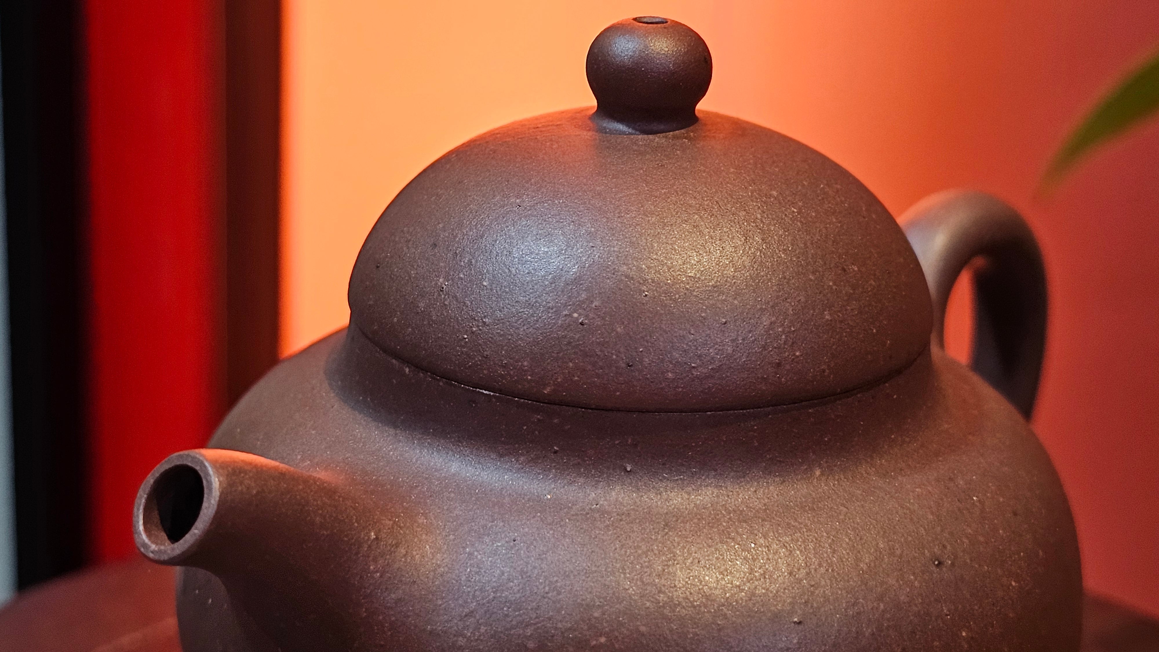 Gao Pan 高番, 136.1ml (very well-weighted bottom, stable!), Zi Ni (Low Sieve Count) 紫泥(低目数), by our Craftsman Fan Xiao Zhi 范小智 ~!Congratulations to!Ms N.S., 1608hrs 24th Sept 2025, Los Angeles, CA!