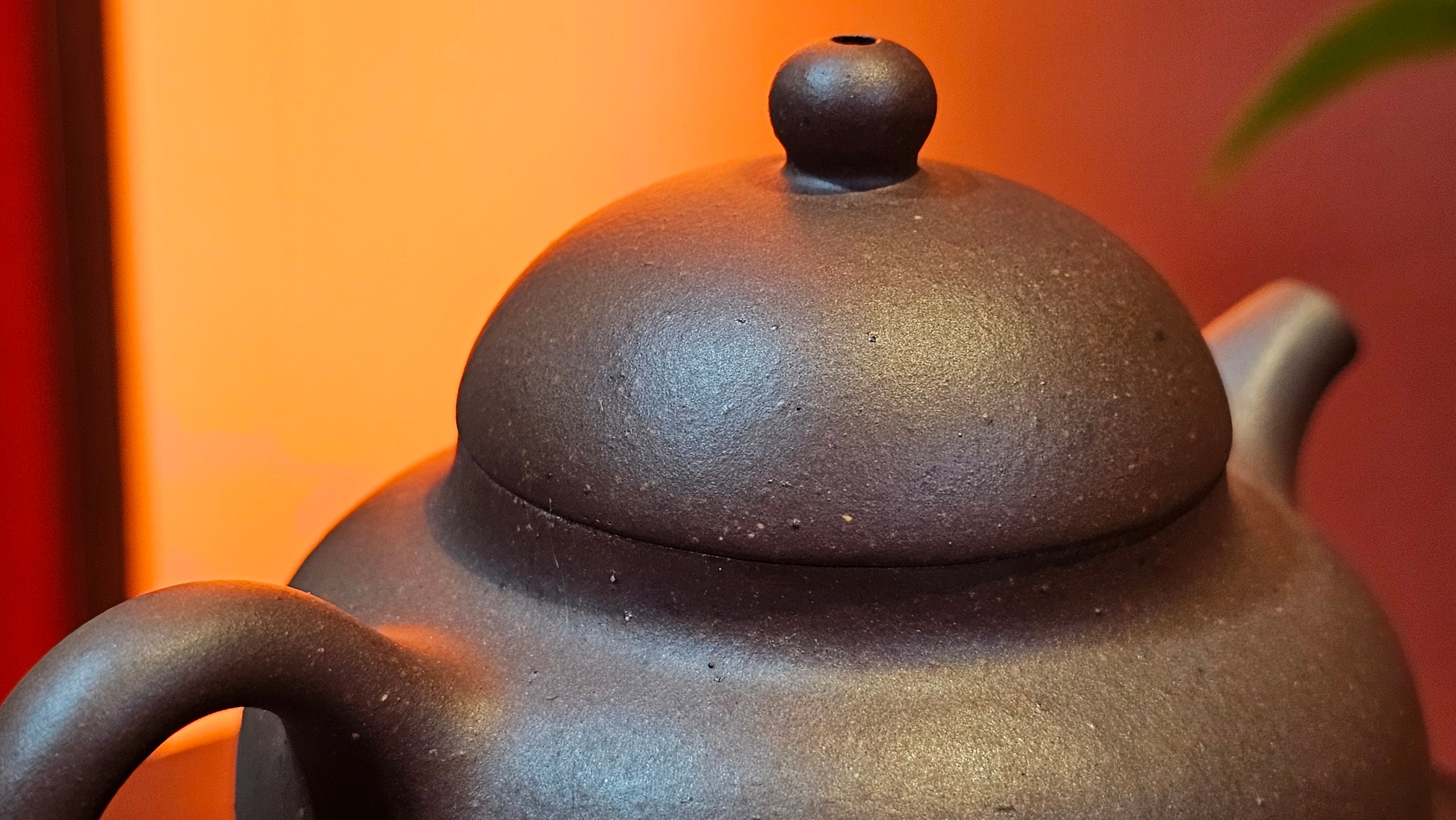 Gao Pan 高番, 136.1ml (very well-weighted bottom, stable!), Zi Ni (Low Sieve Count) 紫泥(低目数), by our Craftsman Fan Xiao Zhi 范小智 ~!Congratulations to!Ms N.S., 1608hrs 24th Sept 2025, Los Angeles, CA!