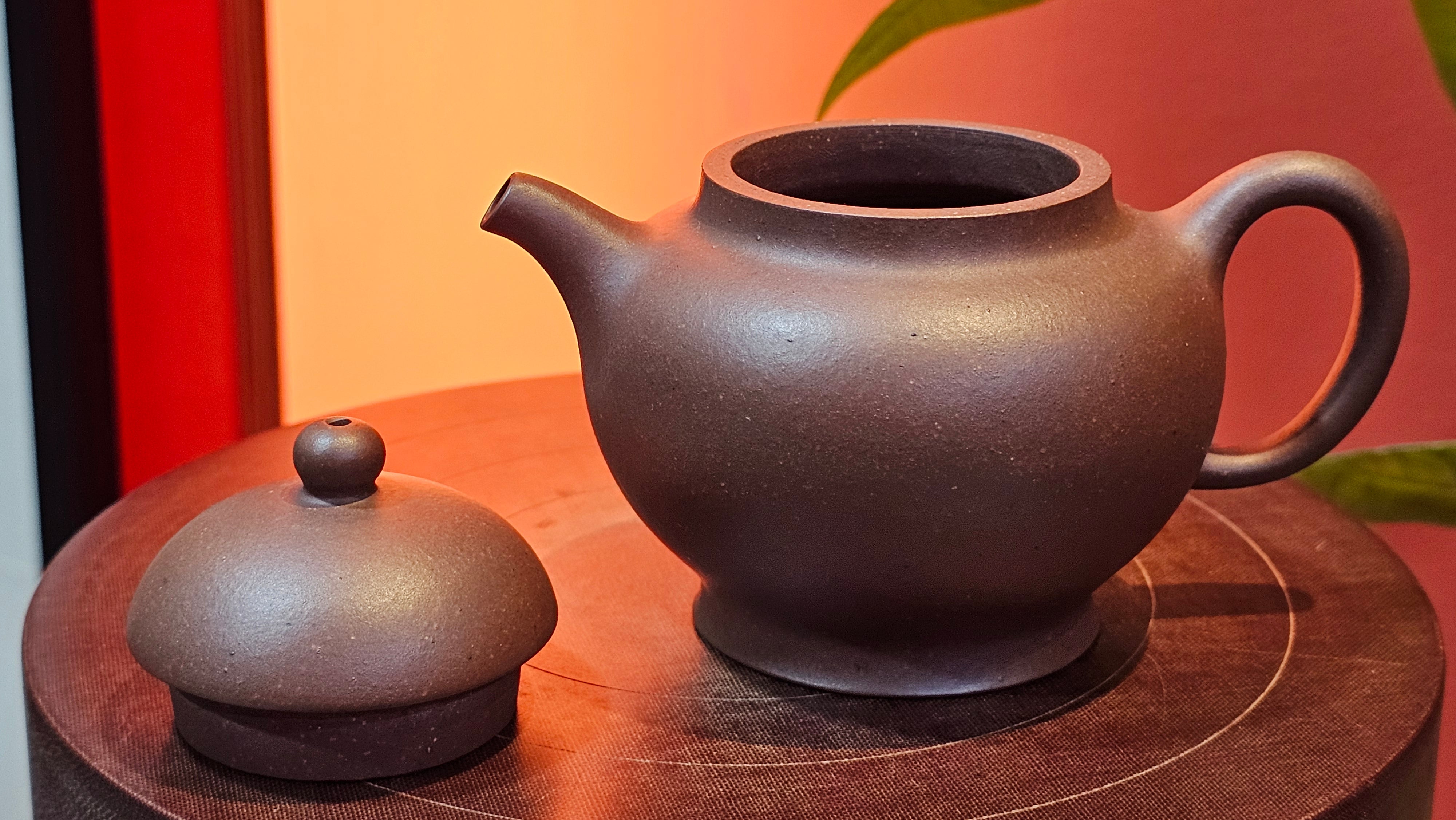 Gao Pan 高番, 136.1ml (very well-weighted bottom, stable!), Zi Ni (Low Sieve Count) 紫泥(低目数), by our Craftsman Fan Xiao Zhi 范小智 ~!Congratulations to!Ms N.S., 1608hrs 24th Sept 2025, Los Angeles, CA!