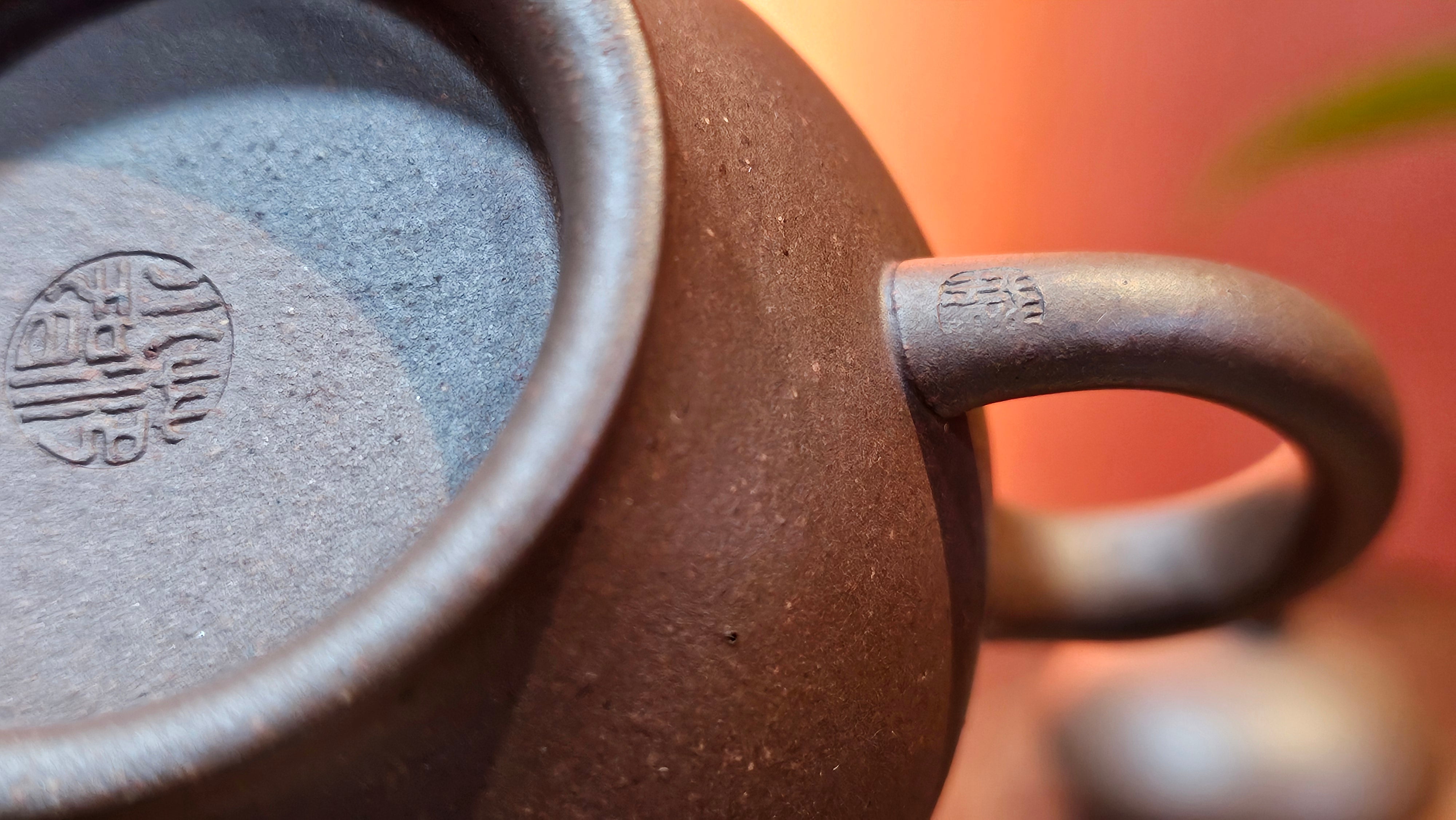 Gao Pan 高番, 136.1ml (very well-weighted bottom, stable!), Zi Ni (Low Sieve Count) 紫泥(低目数), by our Craftsman Fan Xiao Zhi 范小智 ~!Congratulations to!Ms N.S., 1608hrs 24th Sept 2025, Los Angeles, CA!