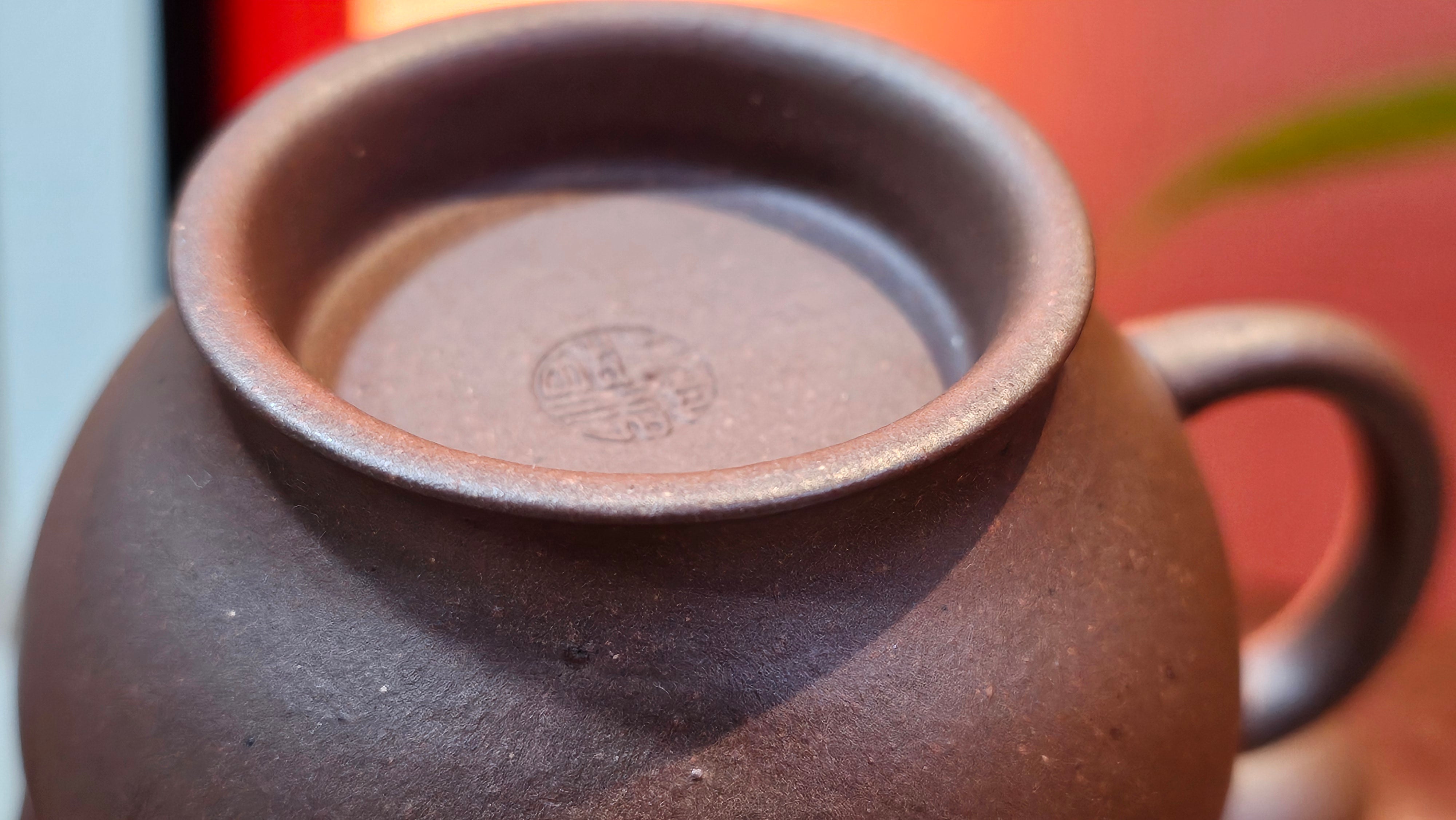 Gao Pan 高番, 136.1ml (very well-weighted bottom, stable!), Zi Ni (Low Sieve Count) 紫泥(低目数), by our Craftsman Fan Xiao Zhi 范小智 ~!Congratulations to!Ms N.S., 1608hrs 24th Sept 2025, Los Angeles, CA!