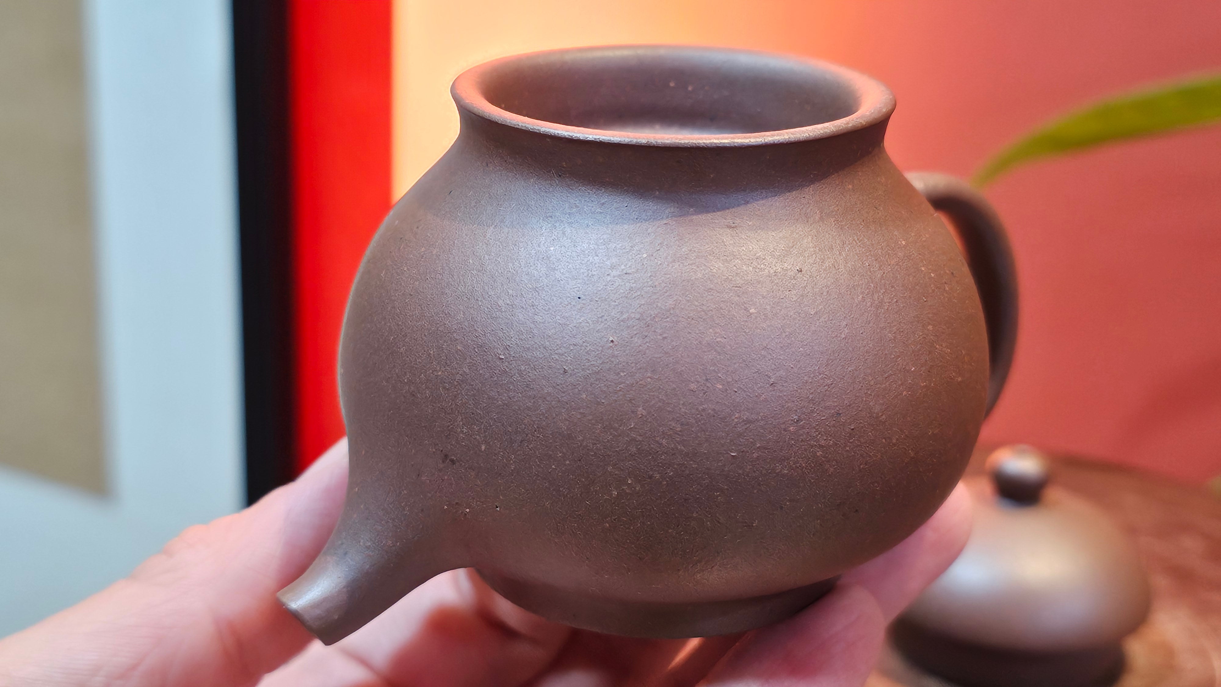 Gao Pan 高番, 136.1ml (very well-weighted bottom, stable!), Zi Ni (Low Sieve Count) 紫泥(低目数), by our Craftsman Fan Xiao Zhi 范小智 ~!Congratulations to!Ms N.S., 1608hrs 24th Sept 2025, Los Angeles, CA!