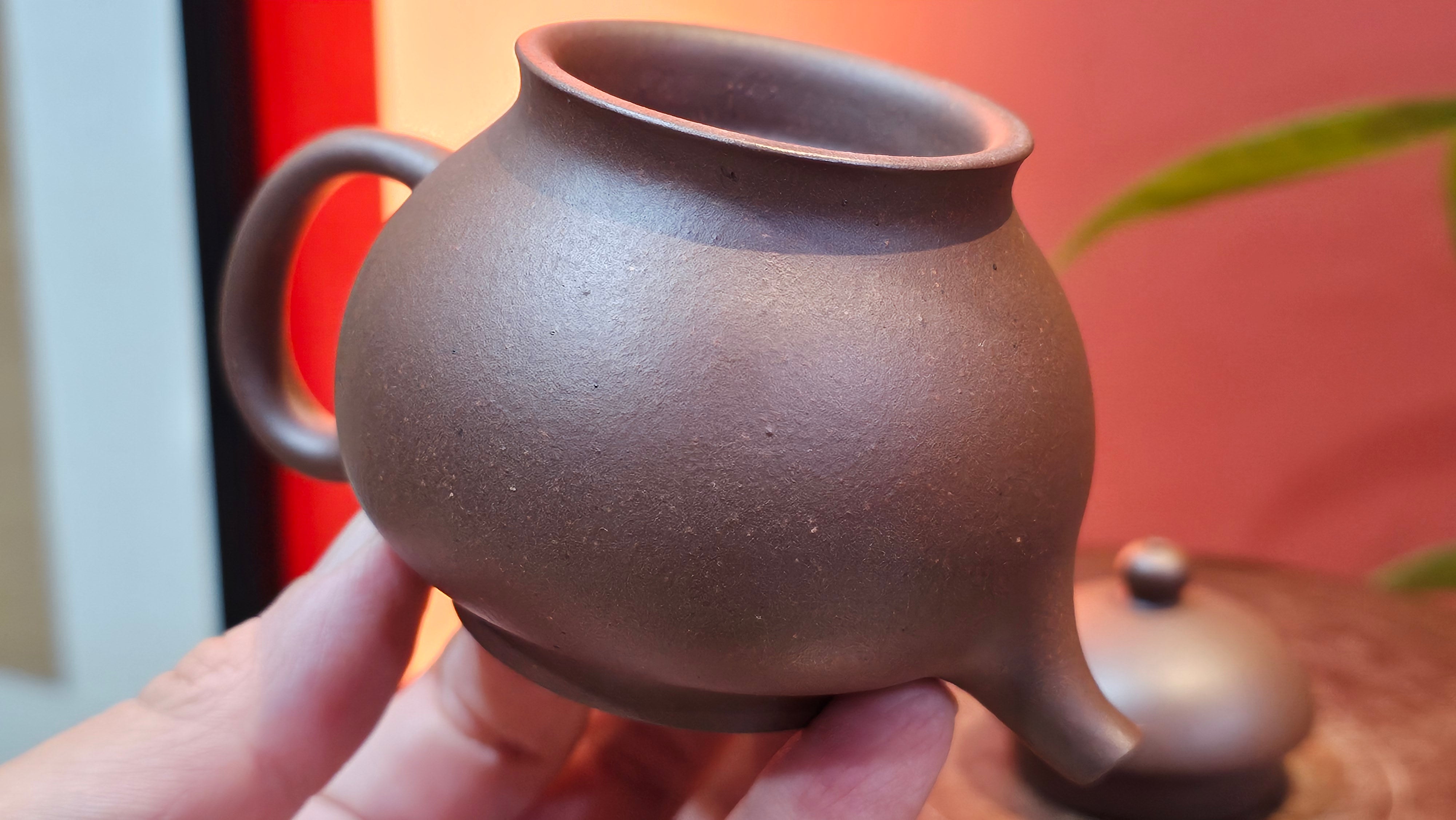 Gao Pan 高番, 136.1ml (very well-weighted bottom, stable!), Zi Ni (Low Sieve Count) 紫泥(低目数), by our Craftsman Fan Xiao Zhi 范小智 ~!Congratulations to!Ms N.S., 1608hrs 24th Sept 2025, Los Angeles, CA!