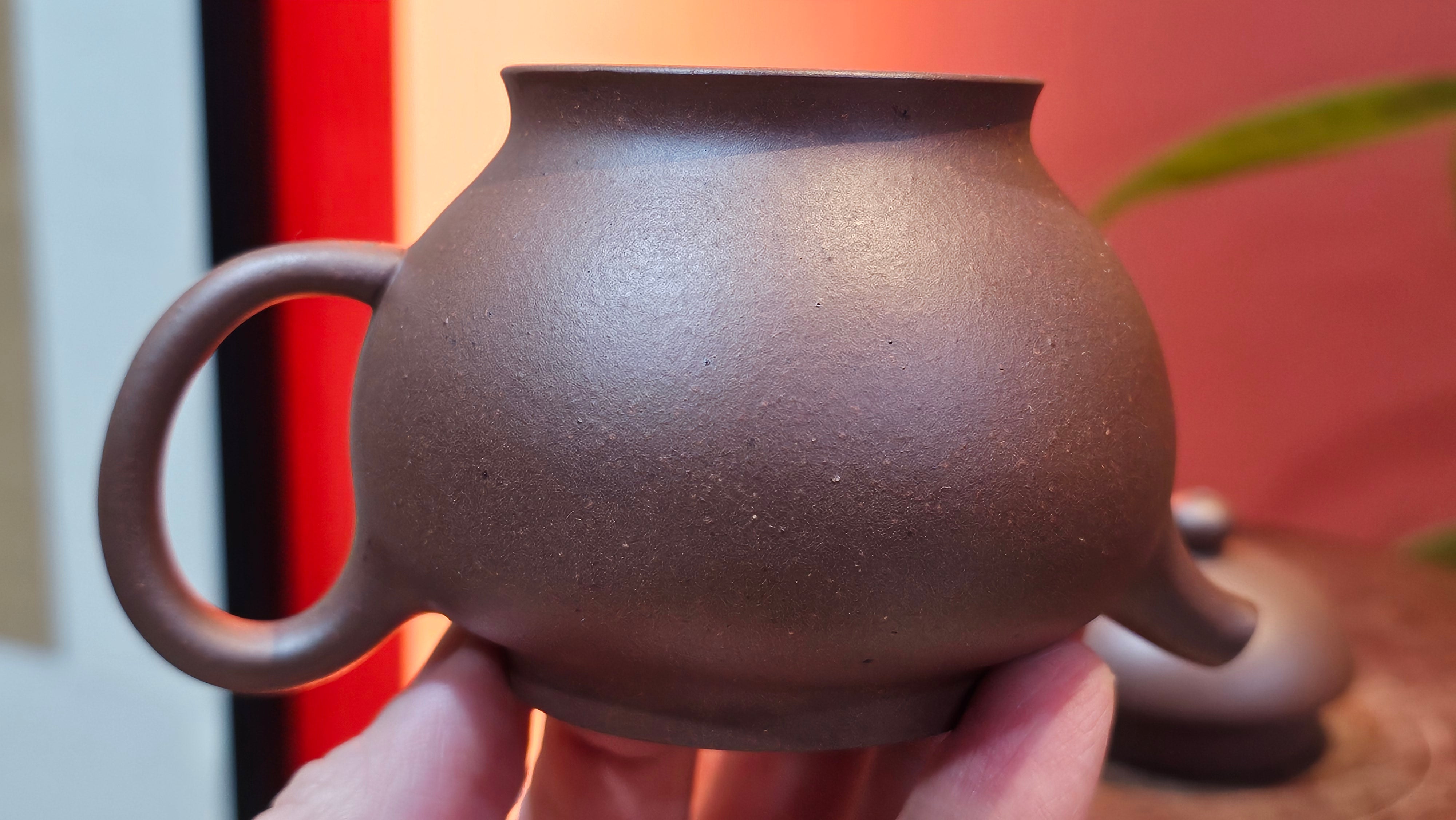 Gao Pan 高番, 136.1ml (very well-weighted bottom, stable!), Zi Ni (Low Sieve Count) 紫泥(低目数), by our Craftsman Fan Xiao Zhi 范小智 ~!Congratulations to!Ms N.S., 1608hrs 24th Sept 2025, Los Angeles, CA!