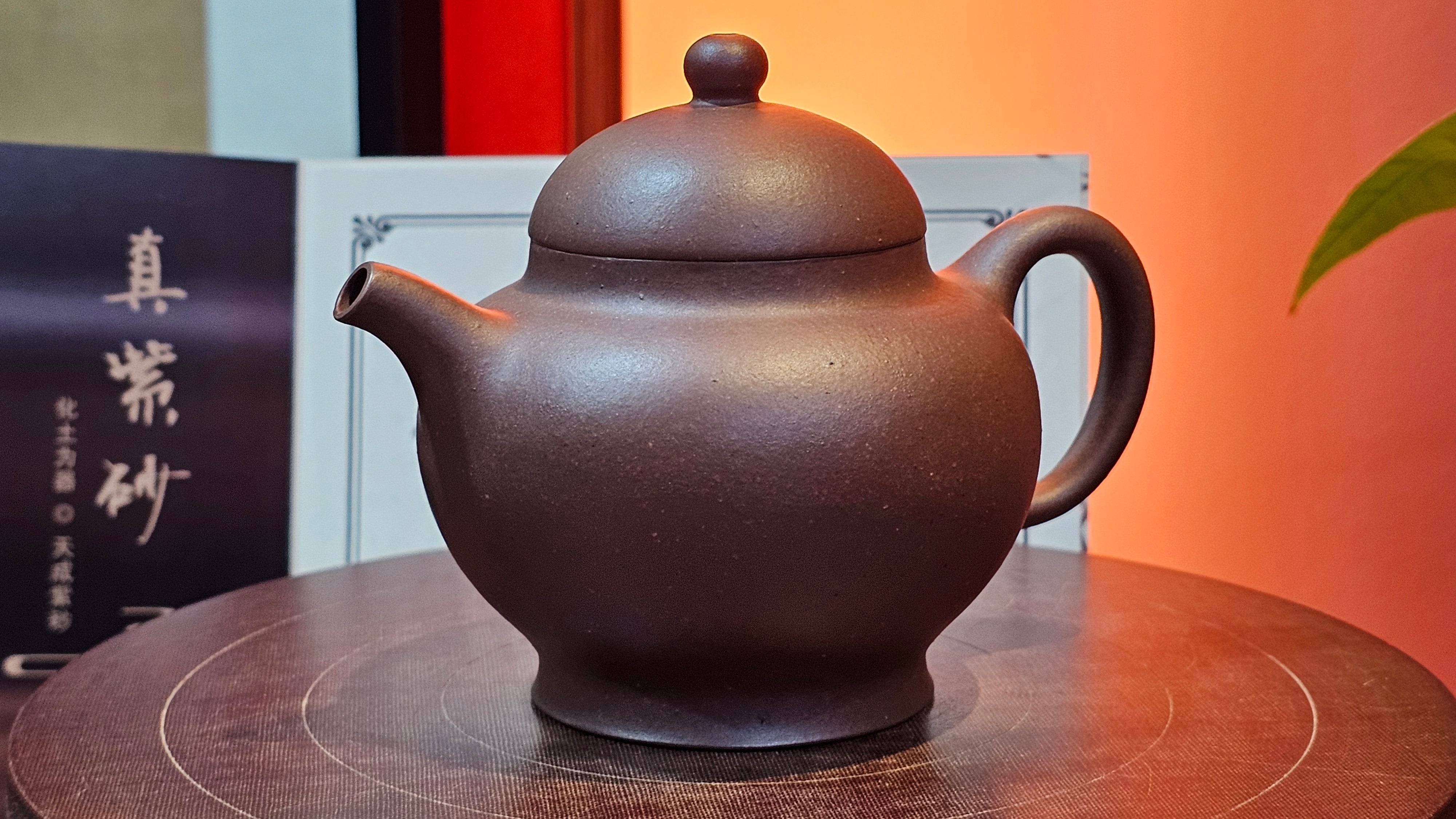 Gao Pan 高番, 136.1ml (very well-weighted bottom, stable!), Zi Ni (Low Sieve Count) 紫泥(低目数), by our Craftsman Fan Xiao Zhi 范小智 ~!Congratulations to!Ms N.S., 1608hrs 24th Sept 2025, Los Angeles, CA!