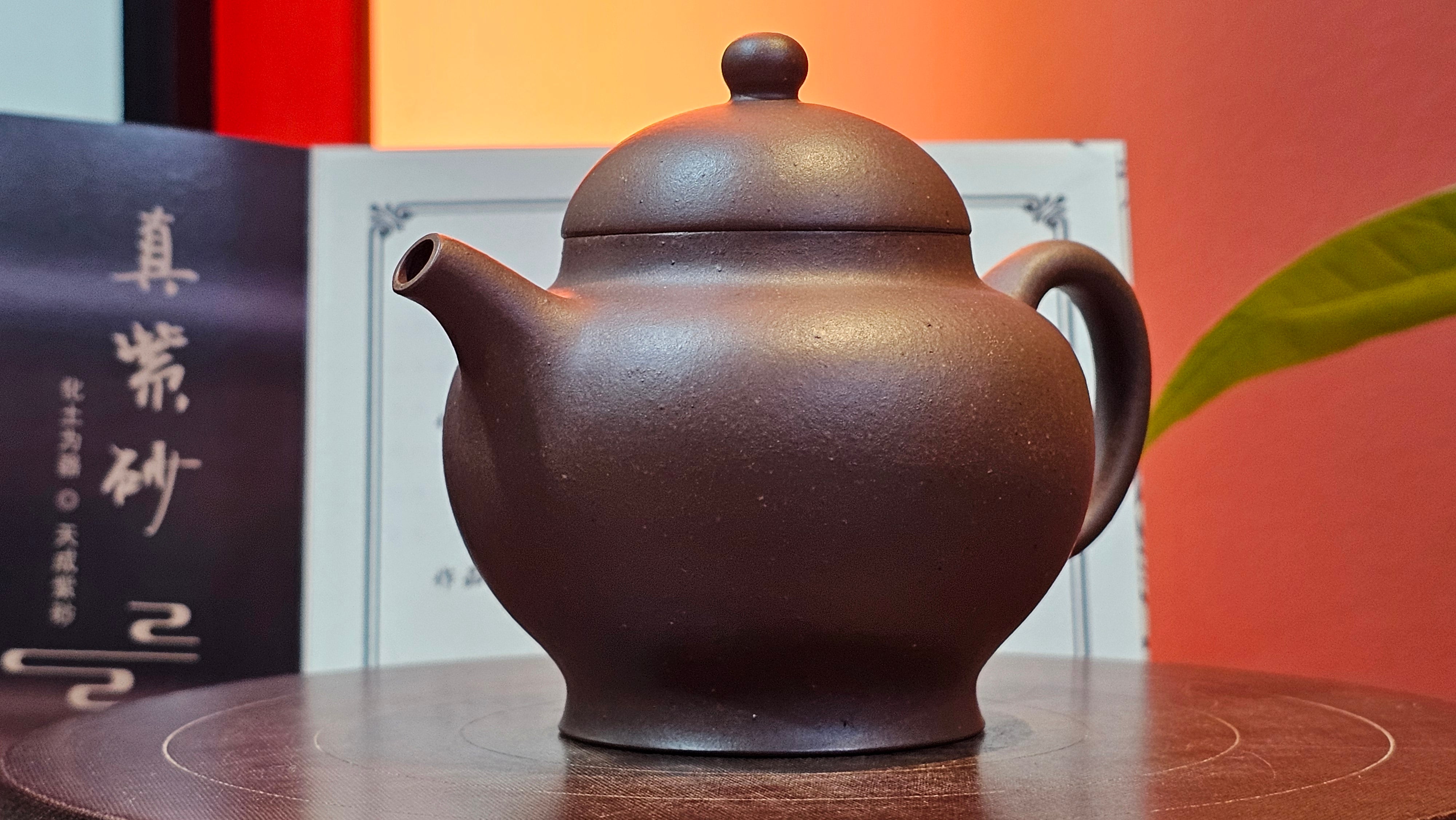 Gao Pan 高番, 136.1ml (very well-weighted bottom, stable!), Zi Ni (Low Sieve Count) 紫泥(低目数), by our Craftsman Fan Xiao Zhi 范小智 ~!Congratulations to!Ms N.S., 1608hrs 24th Sept 2025, Los Angeles, CA!