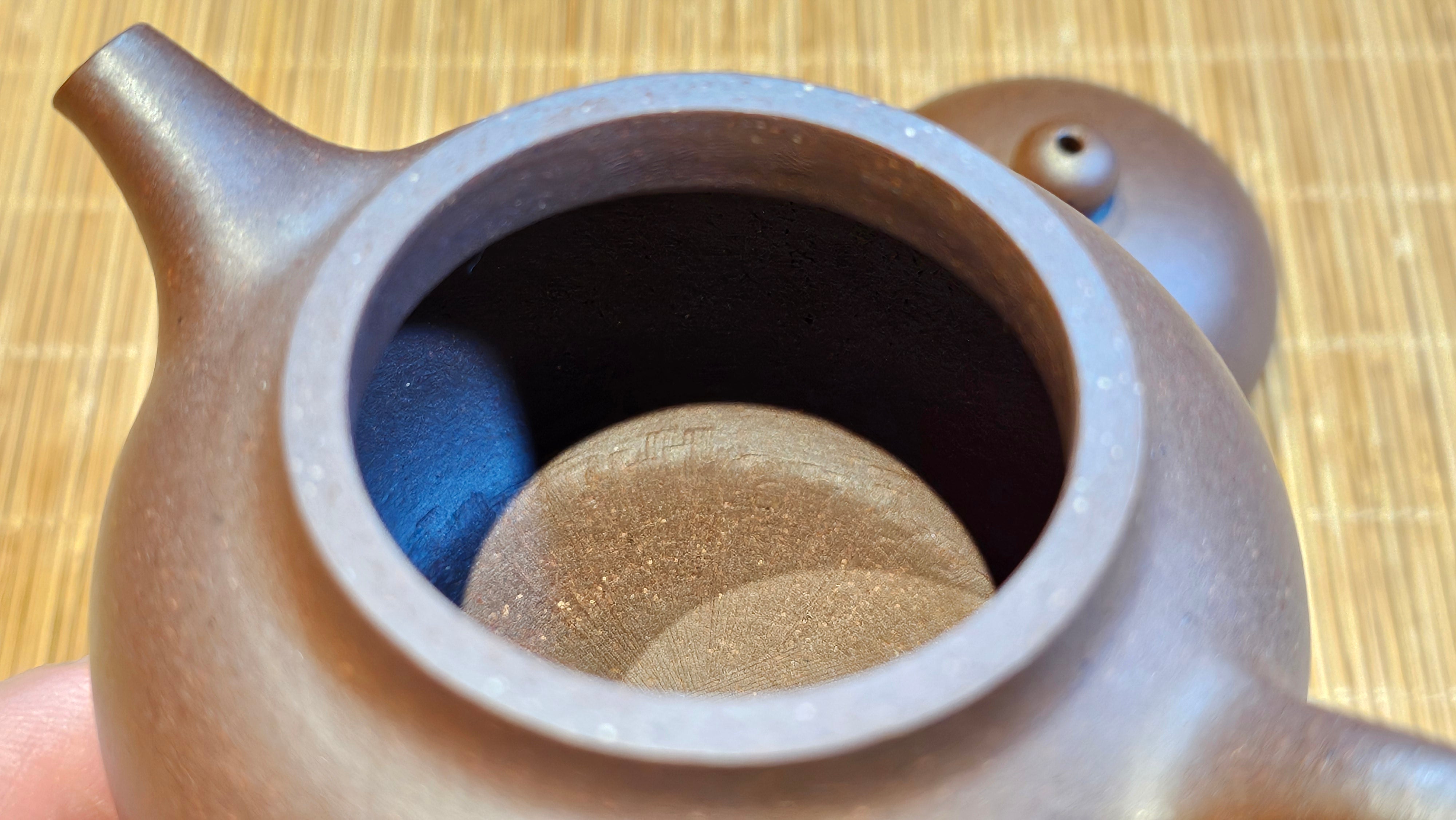 Gao Pan 高番, 136.1ml (very well-weighted bottom, stable!), Zi Ni (Low Sieve Count) 紫泥(低目数), by our Craftsman Fan Xiao Zhi 范小智 ~!Congratulations to!Ms N.S., 1608hrs 24th Sept 2025, Los Angeles, CA!