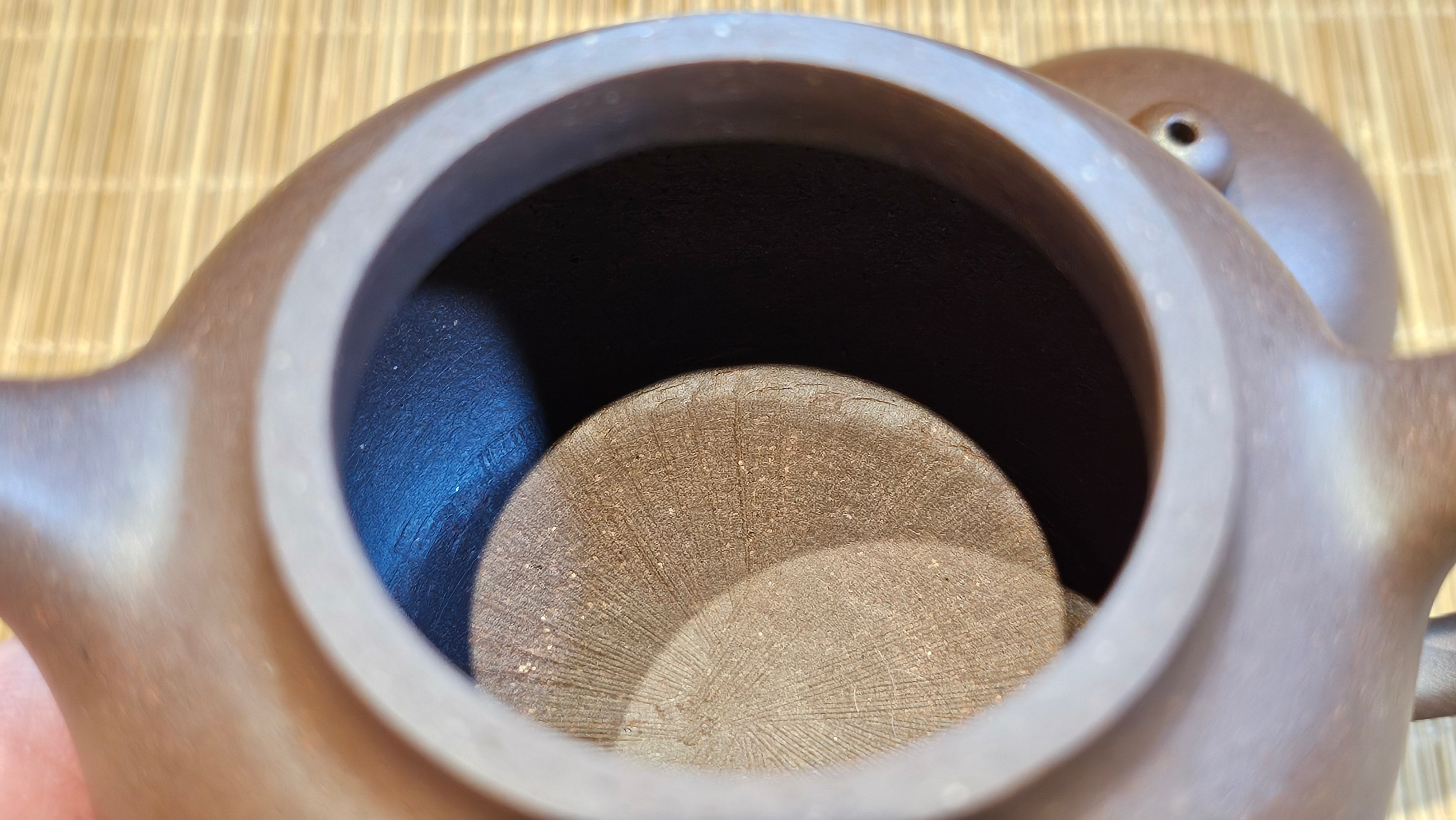 Gao Pan 高番, 136.1ml (very well-weighted bottom, stable!), Zi Ni (Low Sieve Count) 紫泥(低目数), by our Craftsman Fan Xiao Zhi 范小智 ~!Congratulations to!Ms N.S., 1608hrs 24th Sept 2025, Los Angeles, CA!