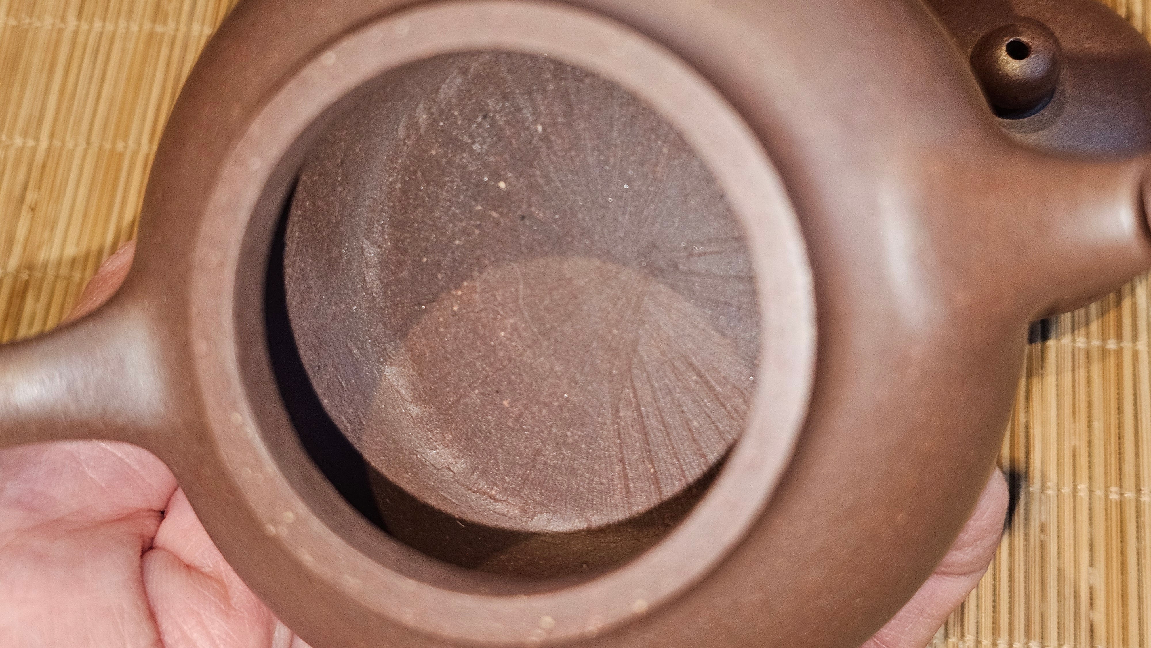 Gao Pan 高番, 136.1ml (very well-weighted bottom, stable!), Zi Ni (Low Sieve Count) 紫泥(低目数), by our Craftsman Fan Xiao Zhi 范小智 ~!Congratulations to!Ms N.S., 1608hrs 24th Sept 2025, Los Angeles, CA!