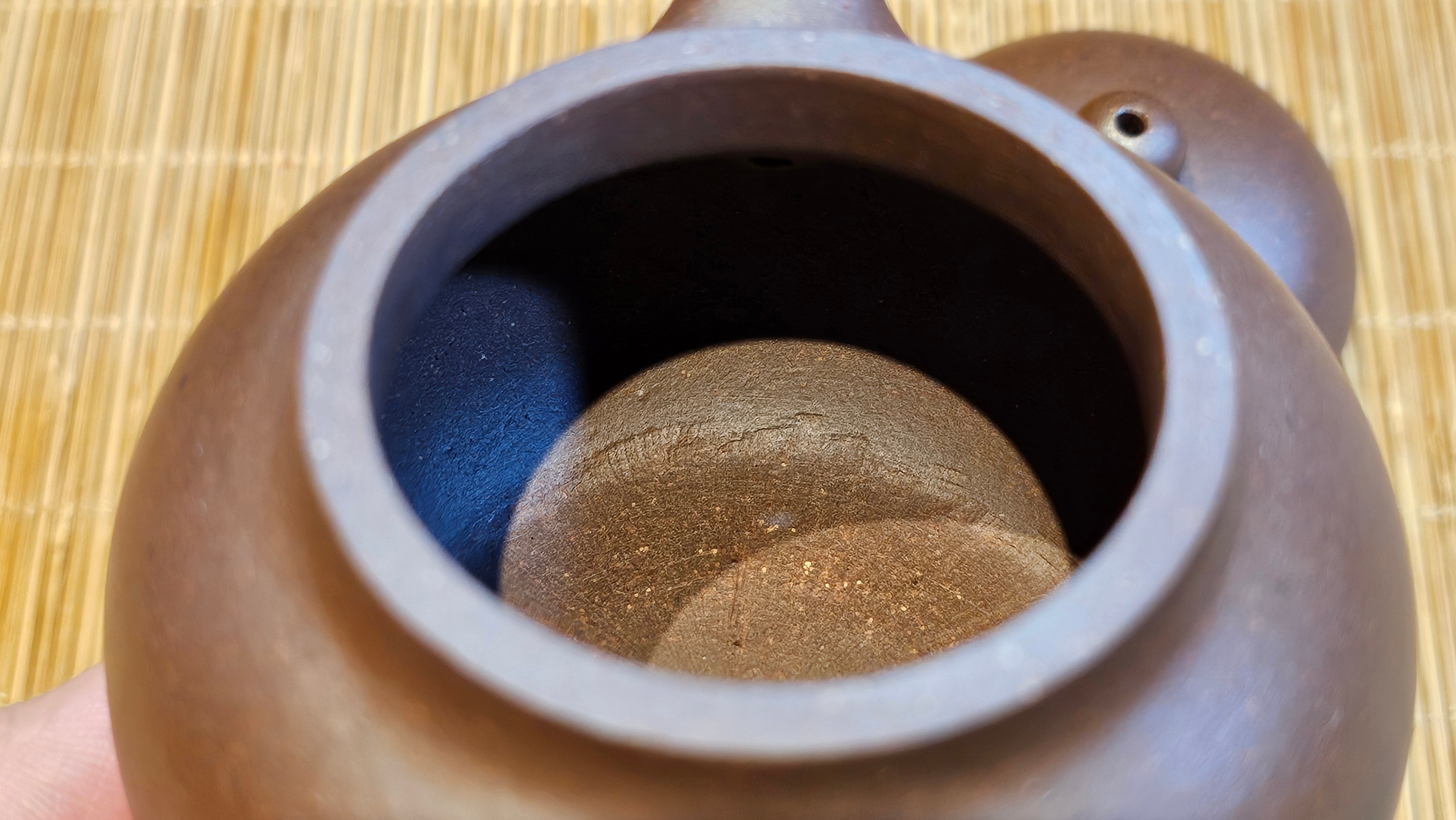 Gao Pan 高番, 136.1ml (very well-weighted bottom, stable!), Zi Ni (Low Sieve Count) 紫泥(低目数), by our Craftsman Fan Xiao Zhi 范小智 ~!Congratulations to!Ms N.S., 1608hrs 24th Sept 2025, Los Angeles, CA!