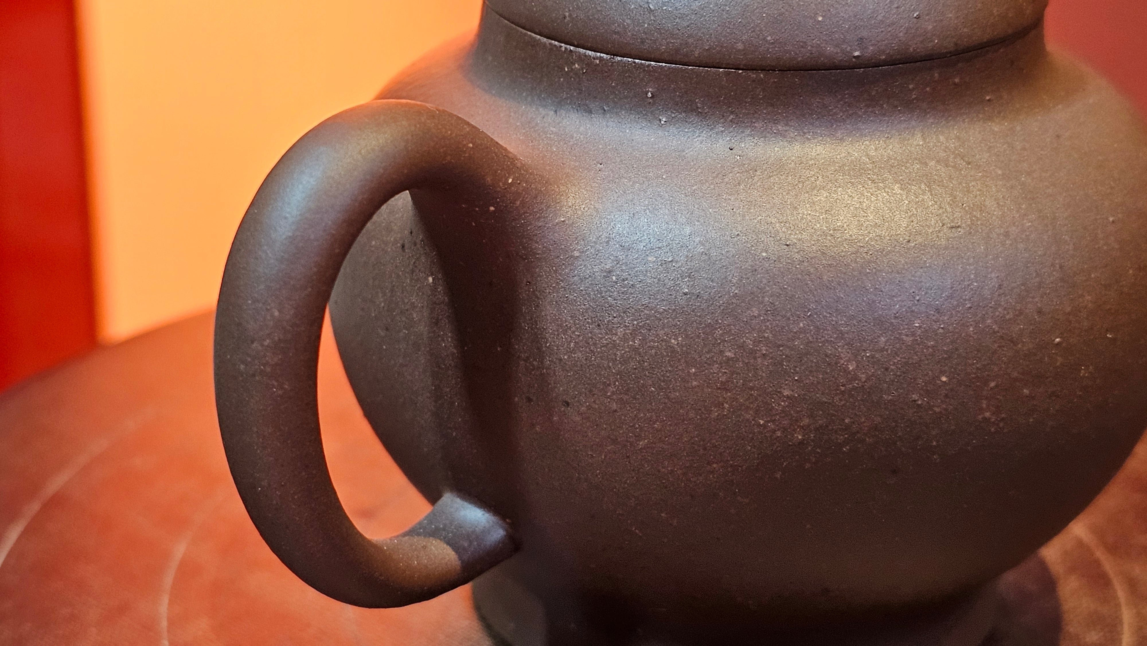 Gao Pan 高番, 136.1ml (very well-weighted bottom, stable!), Zi Ni (Low Sieve Count) 紫泥(低目数), by our Craftsman Fan Xiao Zhi 范小智 ~!Congratulations to!Ms N.S., 1608hrs 24th Sept 2025, Los Angeles, CA!