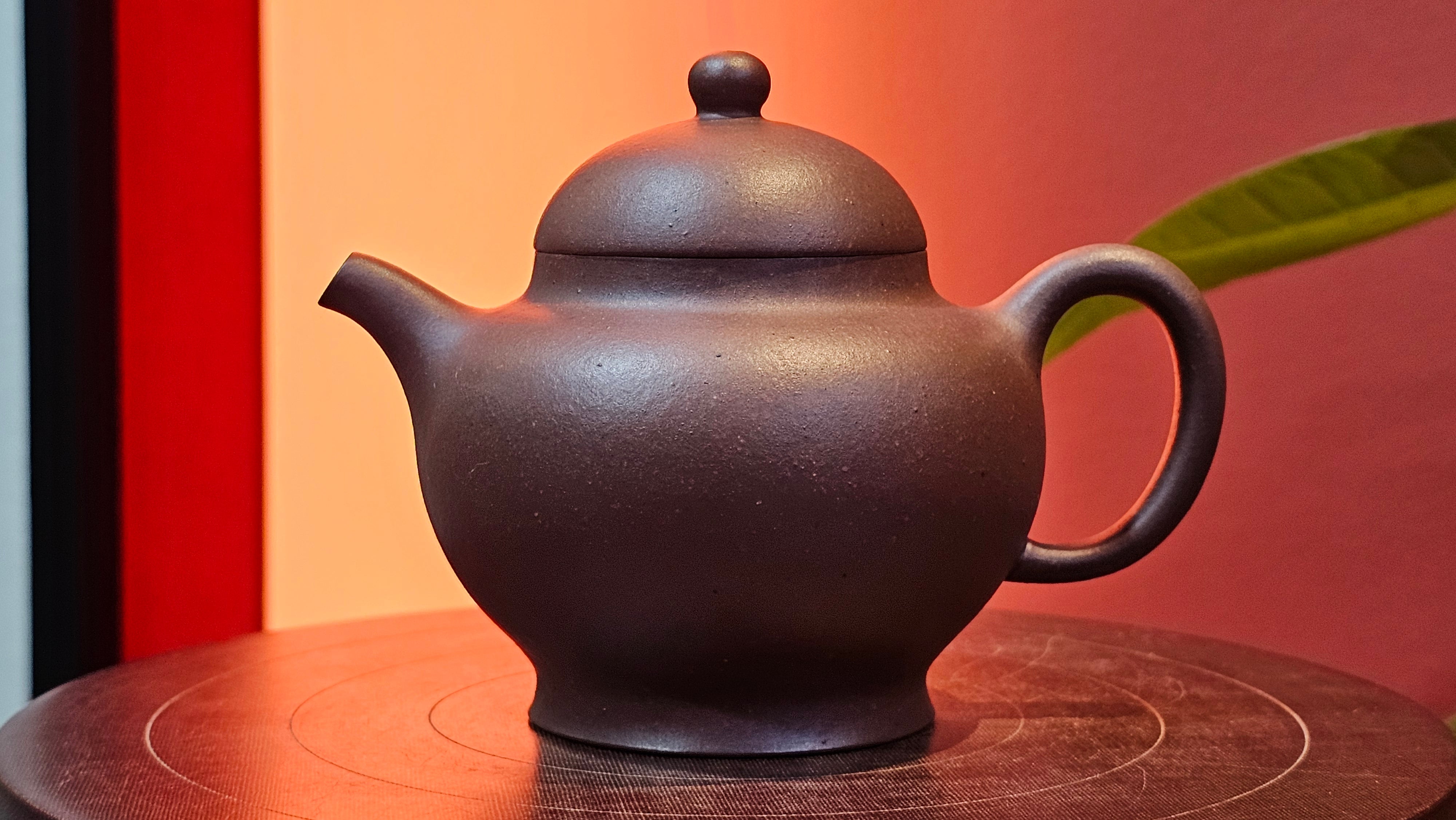 Gao Pan 高番, 136.1ml (very well-weighted bottom, stable!), Zi Ni (Low Sieve Count) 紫泥(低目数), by our Craftsman Fan Xiao Zhi 范小智 ~!Congratulations to!Ms N.S., 1608hrs 24th Sept 2025, Los Angeles, CA!