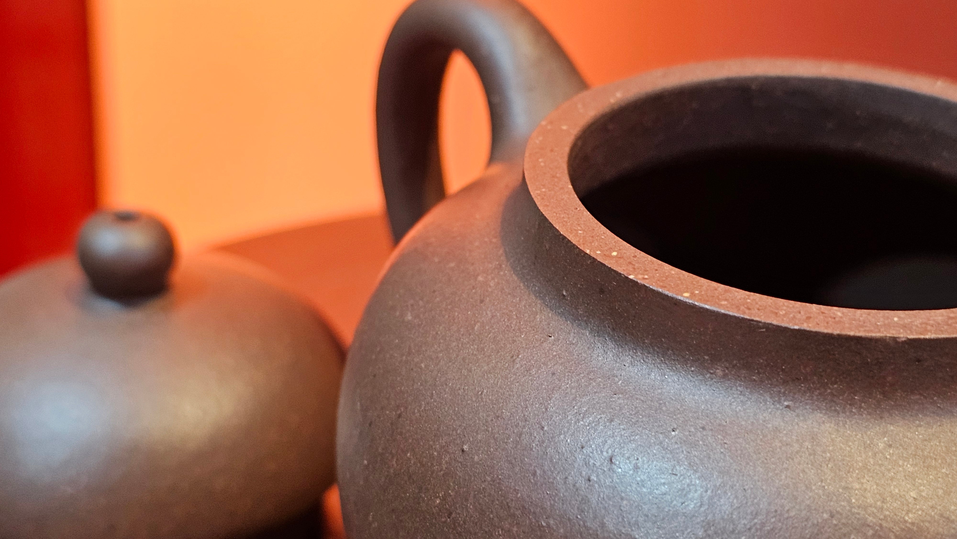 Gao Pan 高番, 136.1ml (very well-weighted bottom, stable!), Zi Ni (Low Sieve Count) 紫泥(低目数), by our Craftsman Fan Xiao Zhi 范小智 ~!Congratulations to!Ms N.S., 1608hrs 24th Sept 2025, Los Angeles, CA!