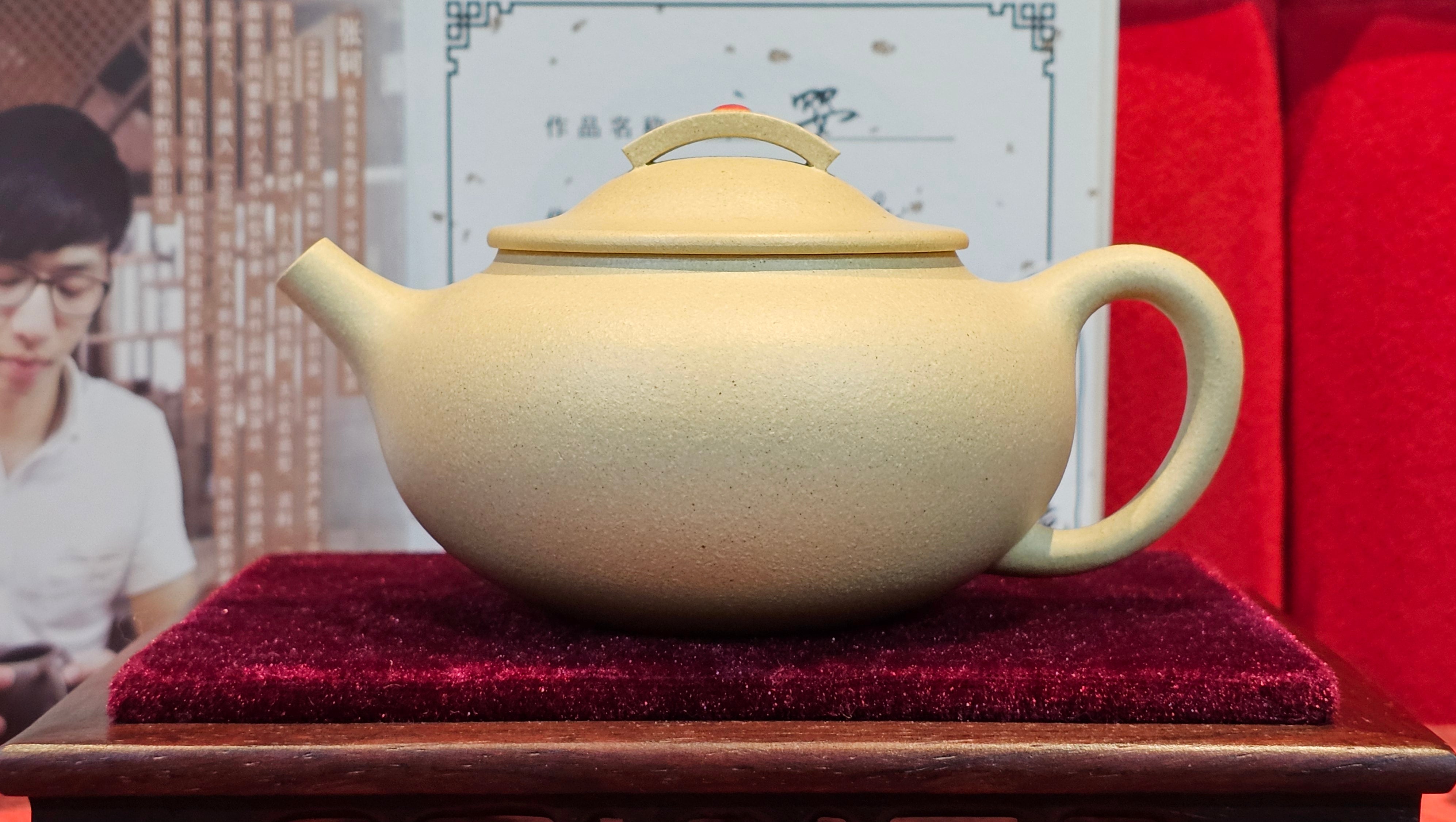 Commissioned work for Prof Q.H.: 《云婴》"Yun Ying", 203.0ml, crafted with Cao Family's own 100% Ben Shan Lü Ni 本山绿泥, crafted by L4 Assoc Master Artist Zhang Ke 助理工艺美术师, 张轲 ~ COMPLETED and CONGRATULATIONS to Prof Q.H., Hanoi! Vietnam🇻🇳.