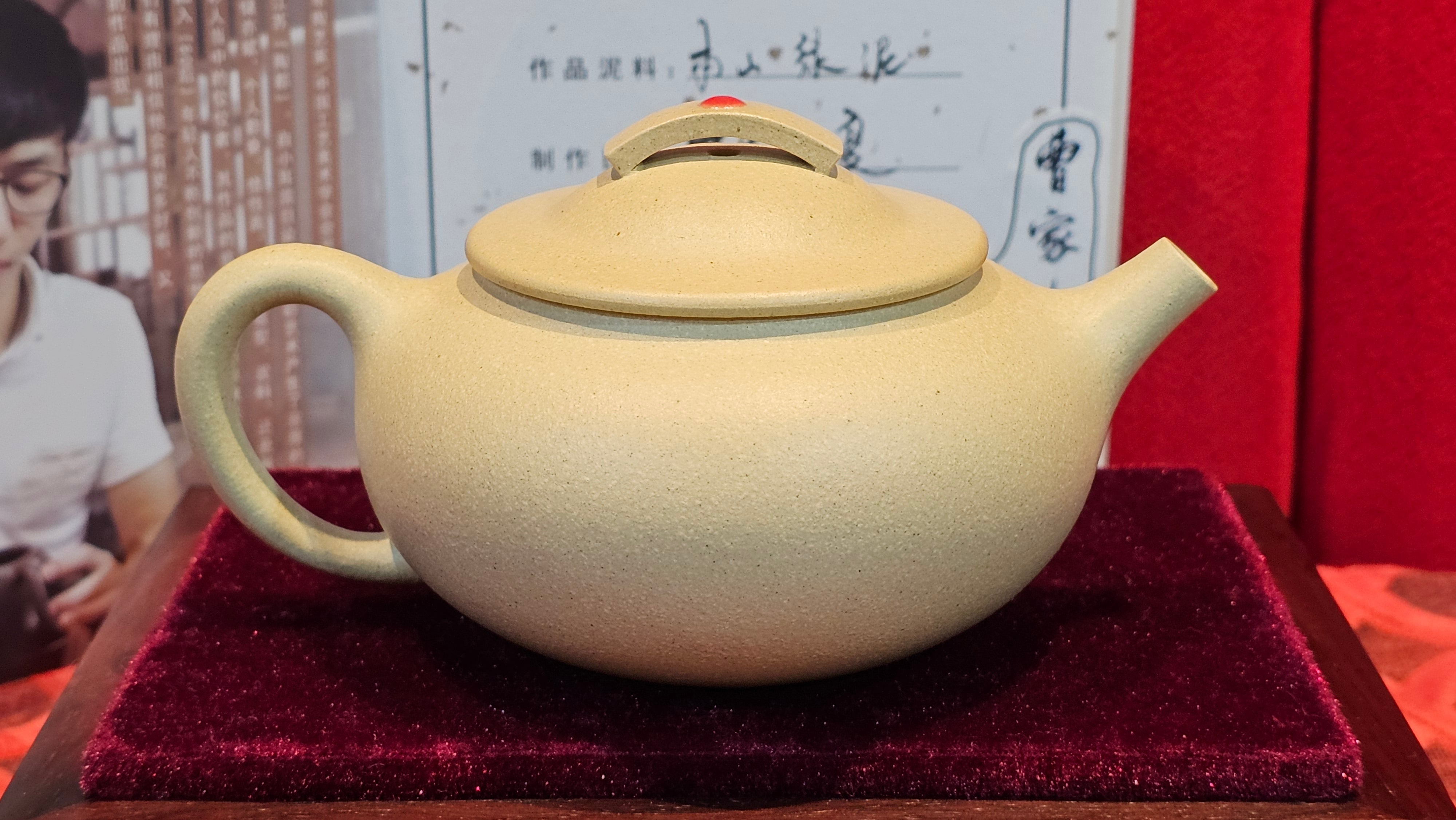 Commissioned work for Prof Q.H.: 《云婴》"Yun Ying", 203.0ml, crafted with Cao Family's own 100% Ben Shan Lü Ni 本山绿泥, crafted by L4 Assoc Master Artist Zhang Ke 助理工艺美术师, 张轲 ~ COMPLETED and CONGRATULATIONS to Prof Q.H., Hanoi! Vietnam🇻🇳.