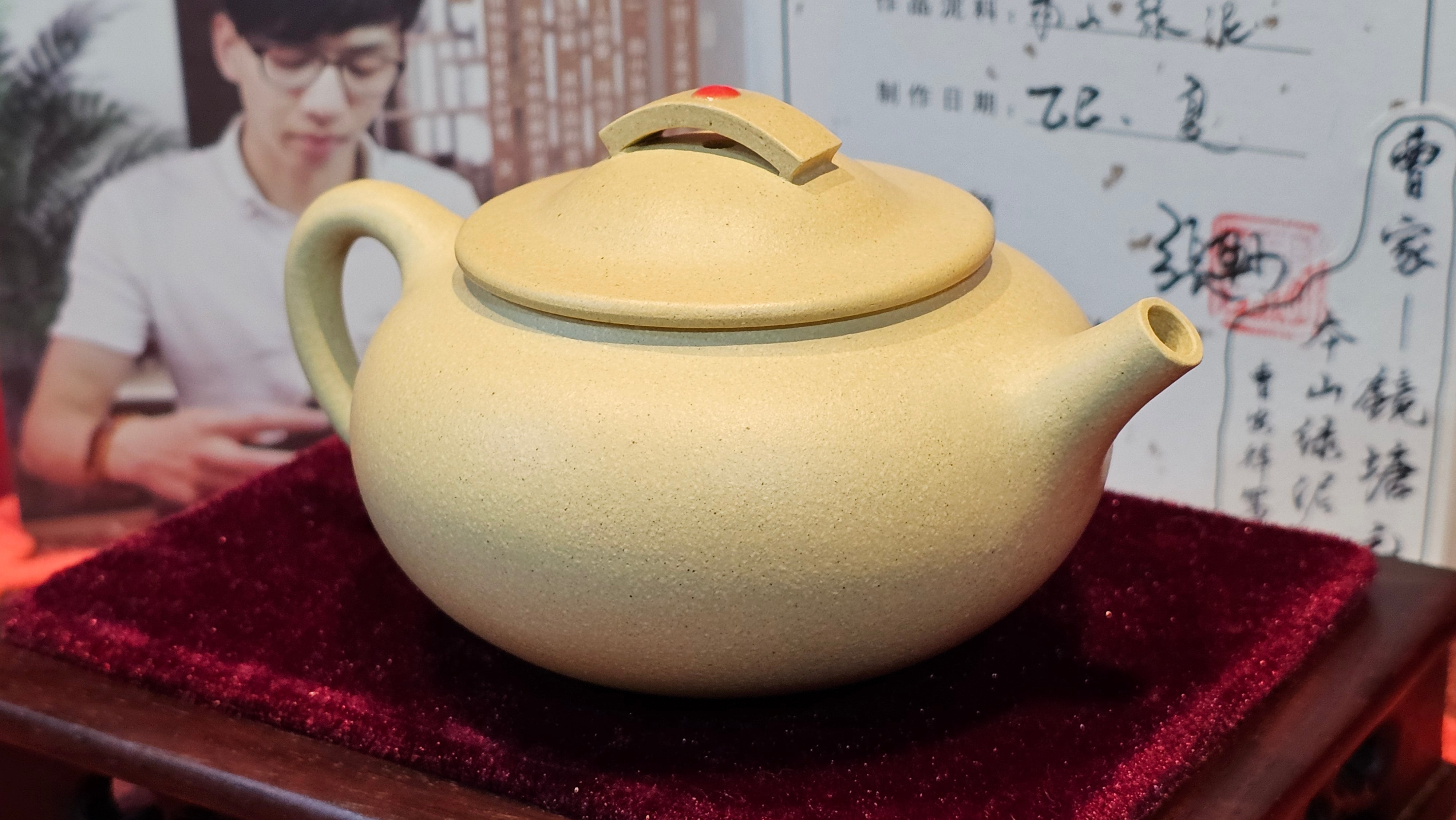 Commissioned work for Prof Q.H.: 《云婴》"Yun Ying", 203.0ml, crafted with Cao Family's own 100% Ben Shan Lü Ni 本山绿泥, crafted by L4 Assoc Master Artist Zhang Ke 助理工艺美术师, 张轲 ~ COMPLETED and CONGRATULATIONS to Prof Q.H., Hanoi! Vietnam🇻🇳.