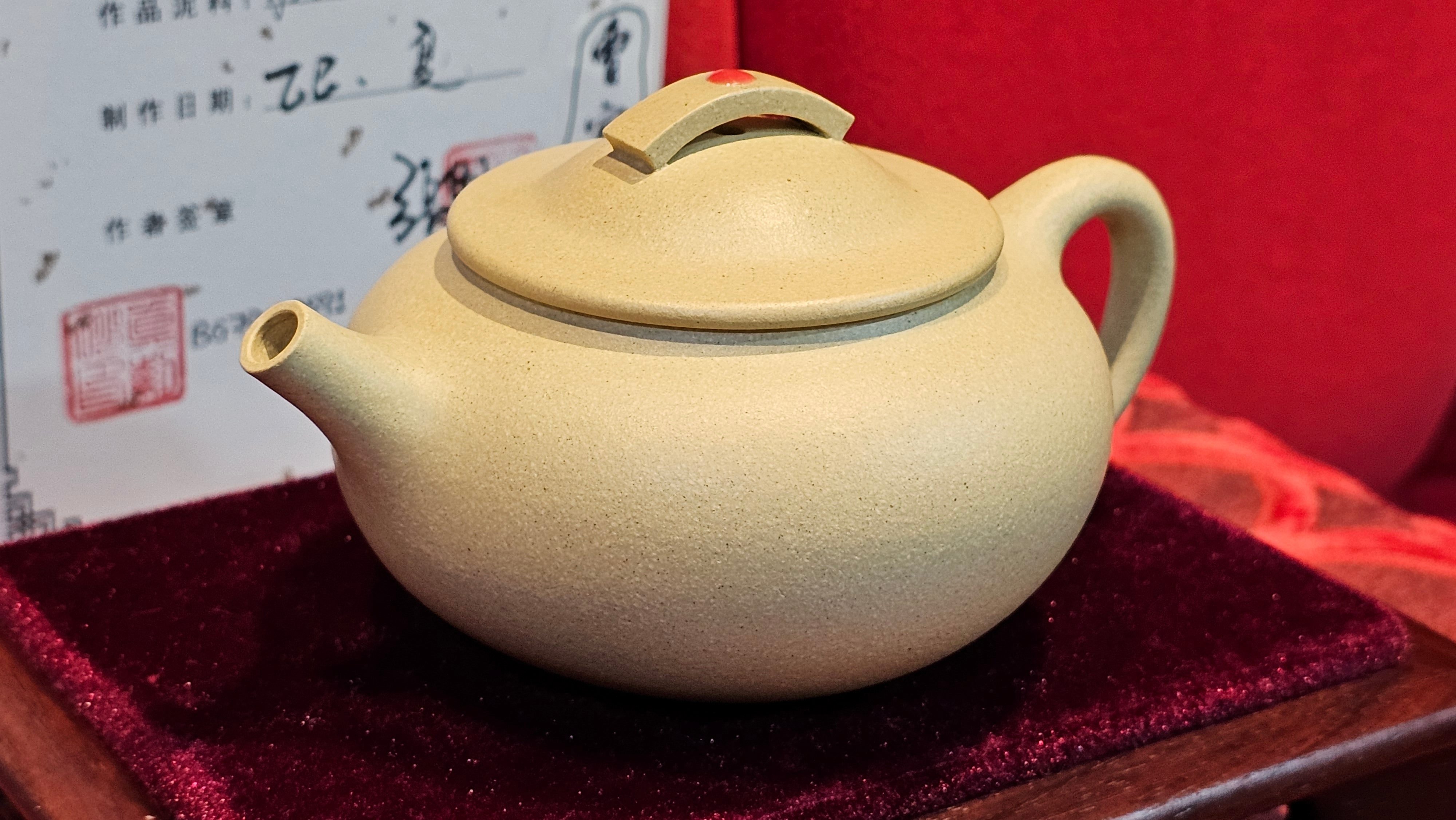 Commissioned work for Prof Q.H.: 《云婴》"Yun Ying", 203.0ml, crafted with Cao Family's own 100% Ben Shan Lü Ni 本山绿泥, crafted by L4 Assoc Master Artist Zhang Ke 助理工艺美术师, 张轲 ~ COMPLETED and CONGRATULATIONS to Prof Q.H., Hanoi! Vietnam🇻🇳.