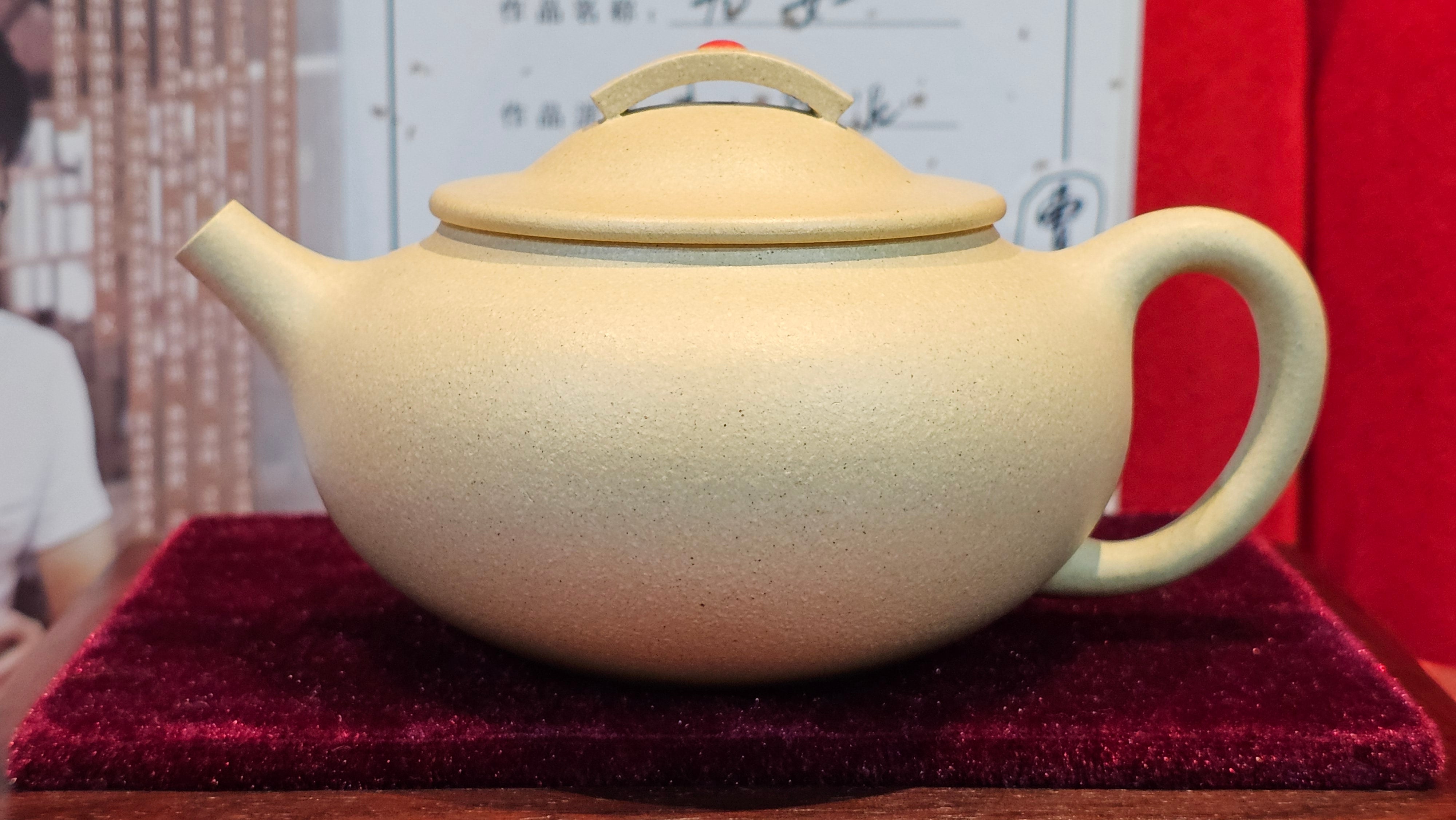 Commissioned work for Prof Q.H.: 《云婴》"Yun Ying", 203.0ml, crafted with Cao Family's own 100% Ben Shan Lü Ni 本山绿泥, crafted by L4 Assoc Master Artist Zhang Ke 助理工艺美术师, 张轲 ~ COMPLETED and CONGRATULATIONS to Prof Q.H., Hanoi! Vietnam🇻🇳.