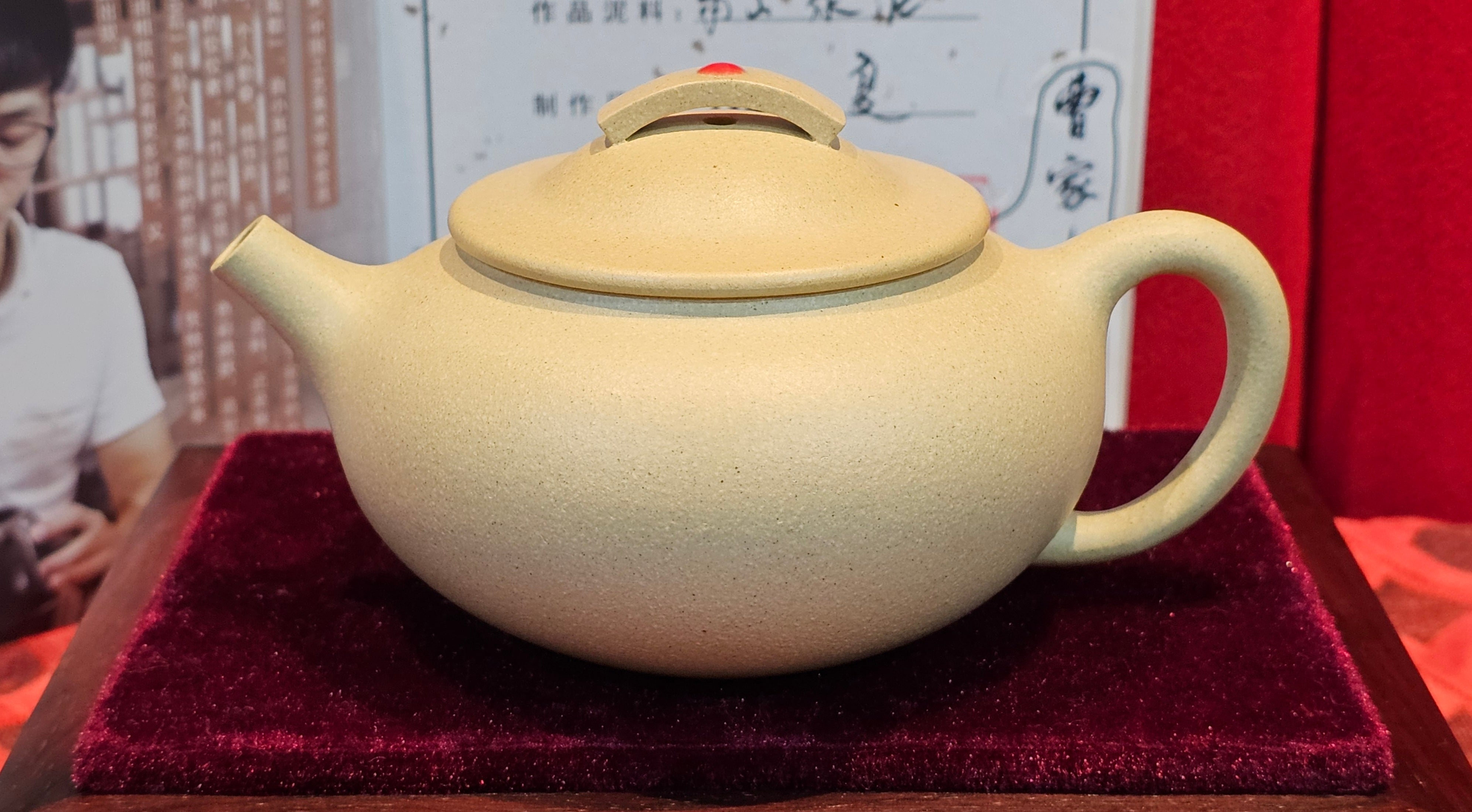 Commissioned work for Prof Q.H.: 《云婴》"Yun Ying", 203.0ml, crafted with Cao Family's own 100% Ben Shan Lü Ni 本山绿泥, crafted by L4 Assoc Master Artist Zhang Ke 助理工艺美术师, 张轲 ~ COMPLETED and CONGRATULATIONS to Prof Q.H., Hanoi! Vietnam🇻🇳.