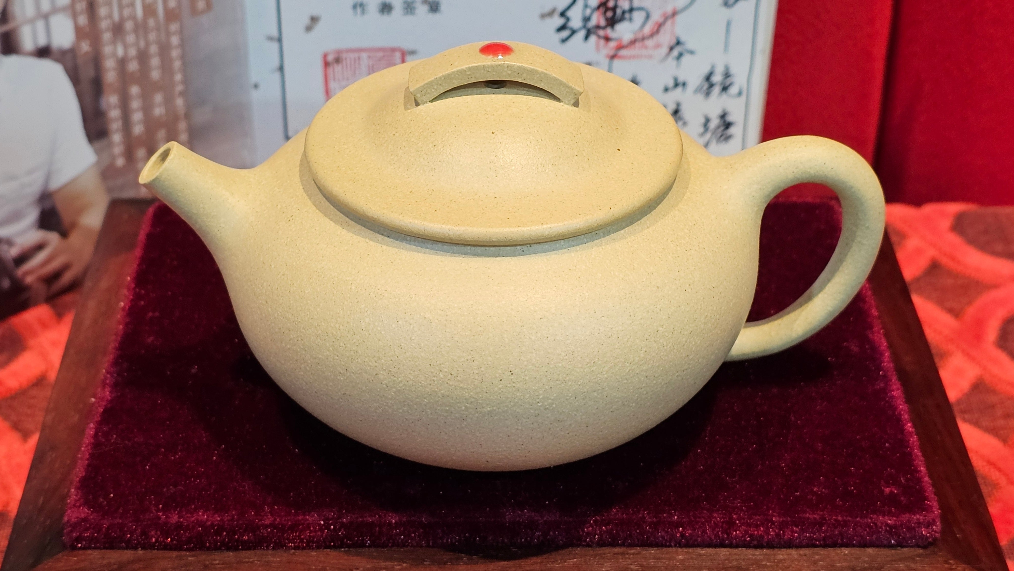 Commissioned work for Prof Q.H.: 《云婴》"Yun Ying", 203.0ml, crafted with Cao Family's own 100% Ben Shan Lü Ni 本山绿泥, crafted by L4 Assoc Master Artist Zhang Ke 助理工艺美术师, 张轲 ~ COMPLETED and CONGRATULATIONS to Prof Q.H., Hanoi! Vietnam🇻🇳.