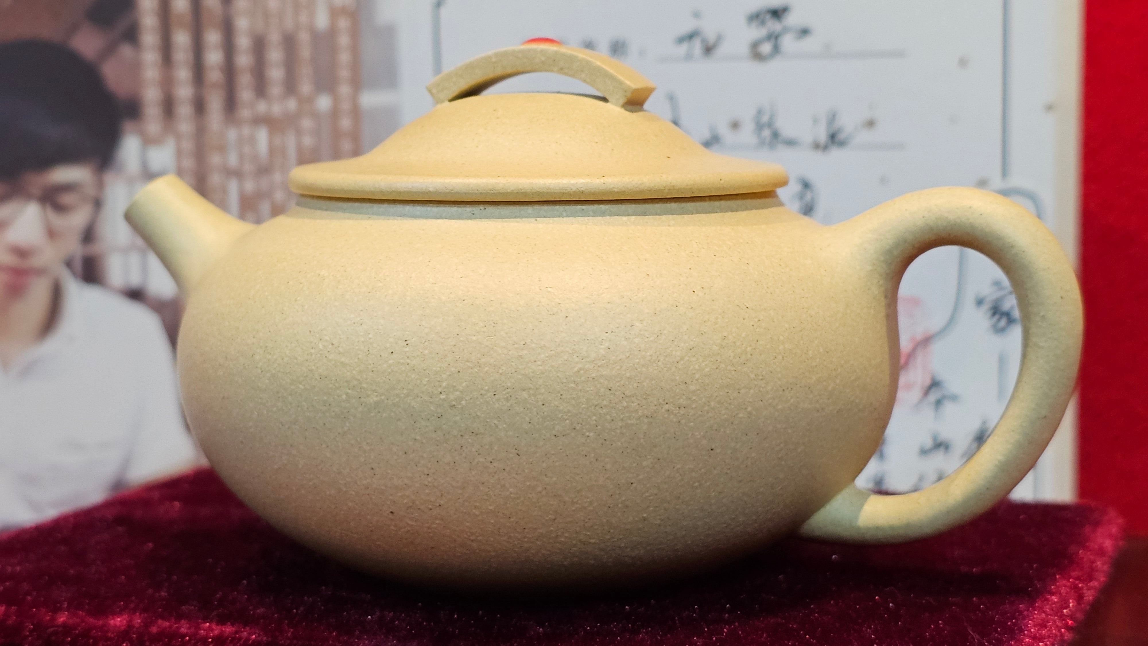 Commissioned work for Prof Q.H.: 《云婴》"Yun Ying", 203.0ml, crafted with Cao Family's own 100% Ben Shan Lü Ni 本山绿泥, crafted by L4 Assoc Master Artist Zhang Ke 助理工艺美术师, 张轲 ~ COMPLETED and CONGRATULATIONS to Prof Q.H., Hanoi! Vietnam🇻🇳.