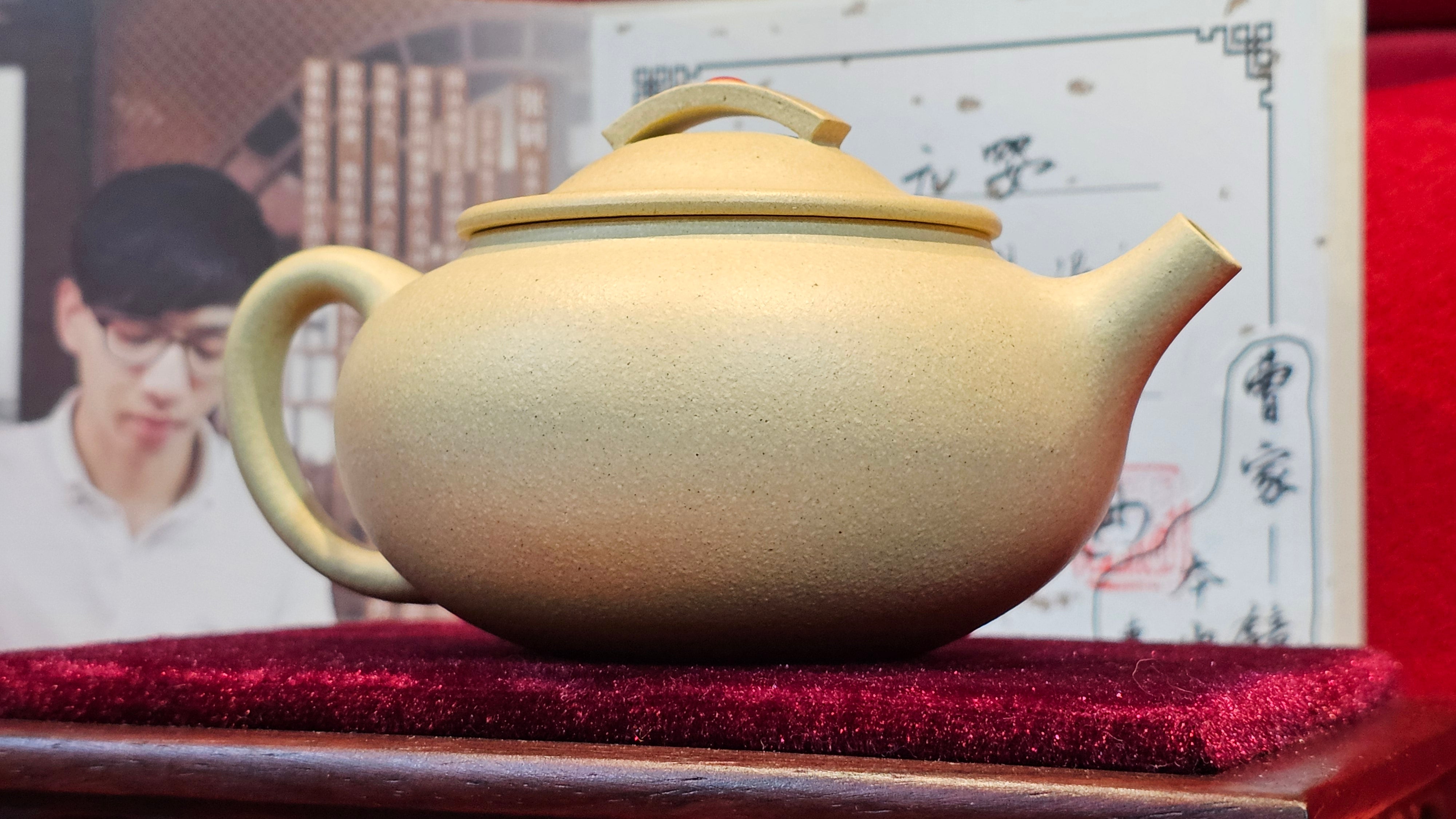 Commissioned work for Prof Q.H.: 《云婴》"Yun Ying", 203.0ml, crafted with Cao Family's own 100% Ben Shan Lü Ni 本山绿泥, crafted by L4 Assoc Master Artist Zhang Ke 助理工艺美术师, 张轲 ~ COMPLETED and CONGRATULATIONS to Prof Q.H., Hanoi! Vietnam🇻🇳.