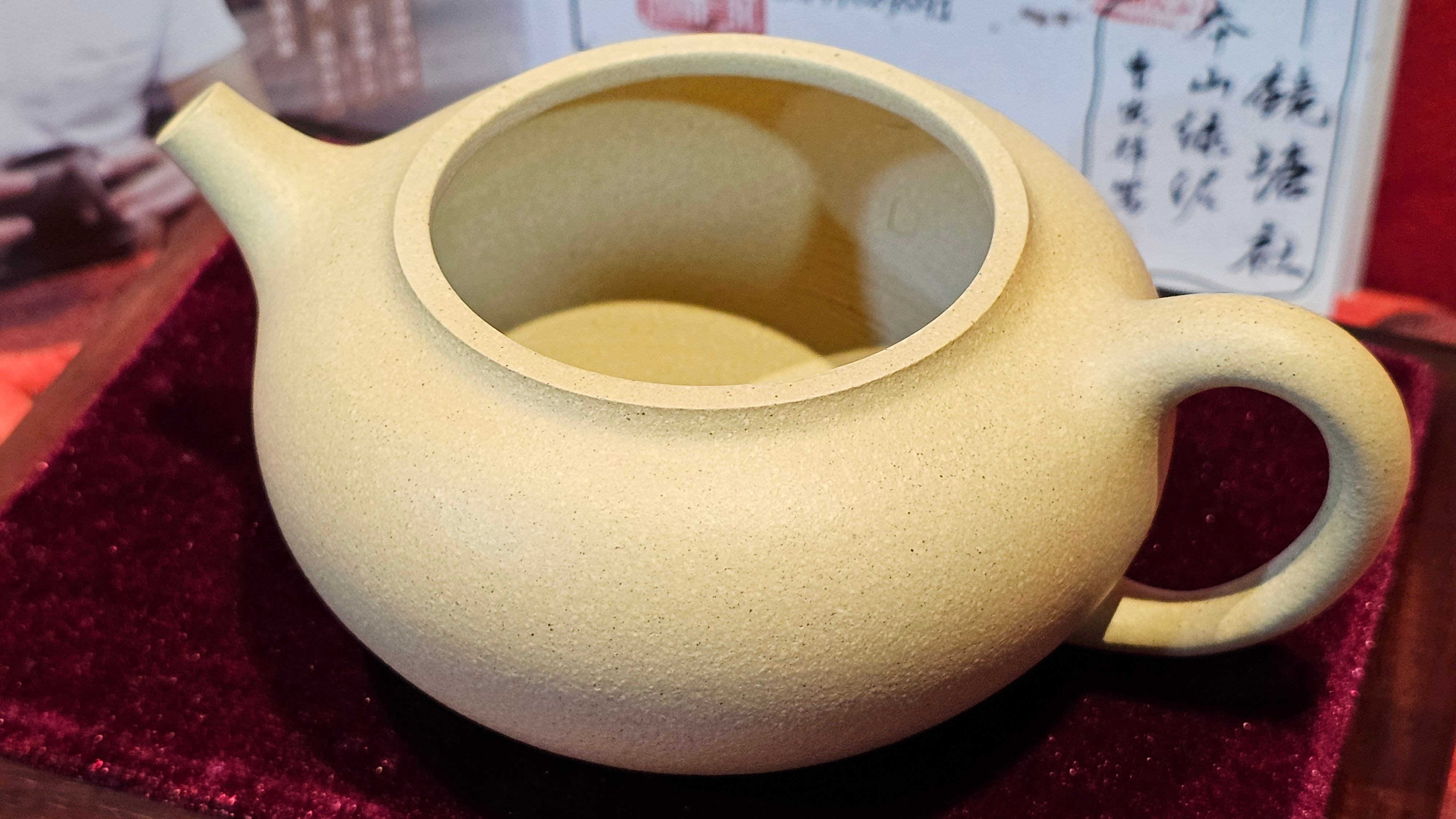 Commissioned work for Prof Q.H.: 《云婴》"Yun Ying", 203.0ml, crafted with Cao Family's own 100% Ben Shan Lü Ni 本山绿泥, crafted by L4 Assoc Master Artist Zhang Ke 助理工艺美术师, 张轲 ~ COMPLETED and CONGRATULATIONS to Prof Q.H., Hanoi! Vietnam🇻🇳.