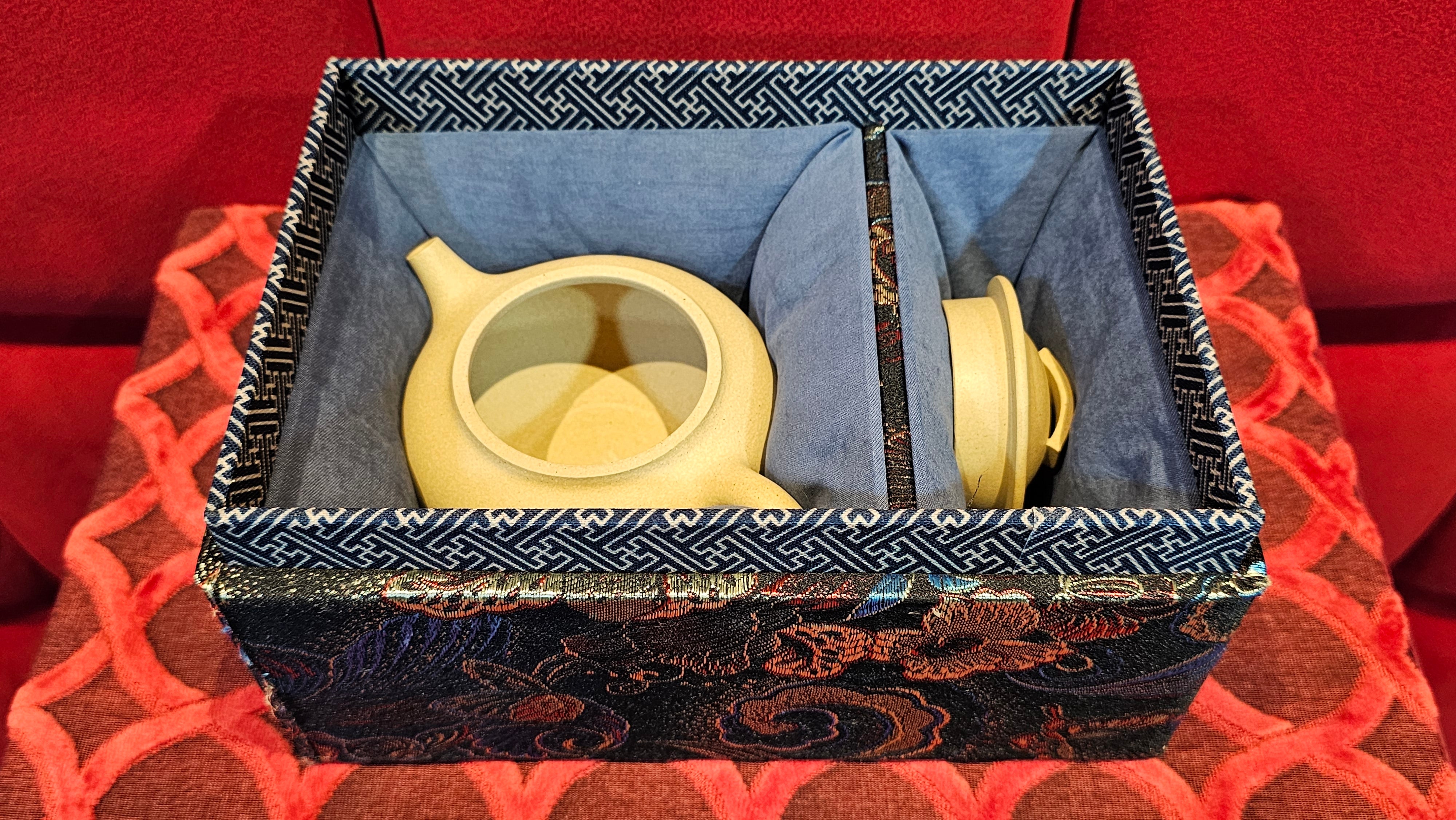 Commissioned work for Prof Q.H.: 《云婴》"Yun Ying", 203.0ml, crafted with Cao Family's own 100% Ben Shan Lü Ni 本山绿泥, crafted by L4 Assoc Master Artist Zhang Ke 助理工艺美术师, 张轲 ~ COMPLETED and CONGRATULATIONS to Prof Q.H., Hanoi! Vietnam🇻🇳.