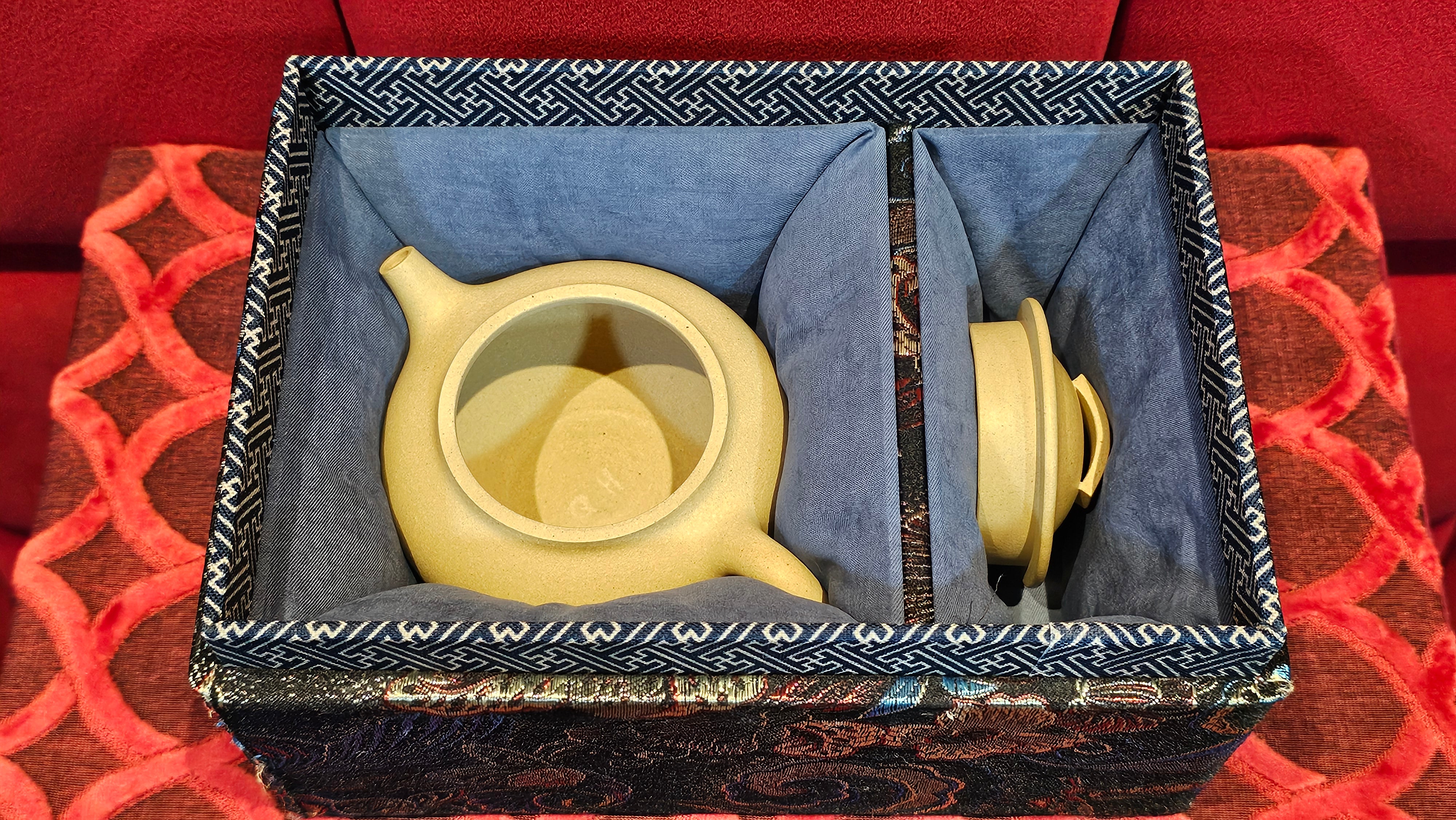 Commissioned work for Prof Q.H.: 《云婴》"Yun Ying", 203.0ml, crafted with Cao Family's own 100% Ben Shan Lü Ni 本山绿泥, crafted by L4 Assoc Master Artist Zhang Ke 助理工艺美术师, 张轲 ~ COMPLETED and CONGRATULATIONS to Prof Q.H., Hanoi! Vietnam🇻🇳.