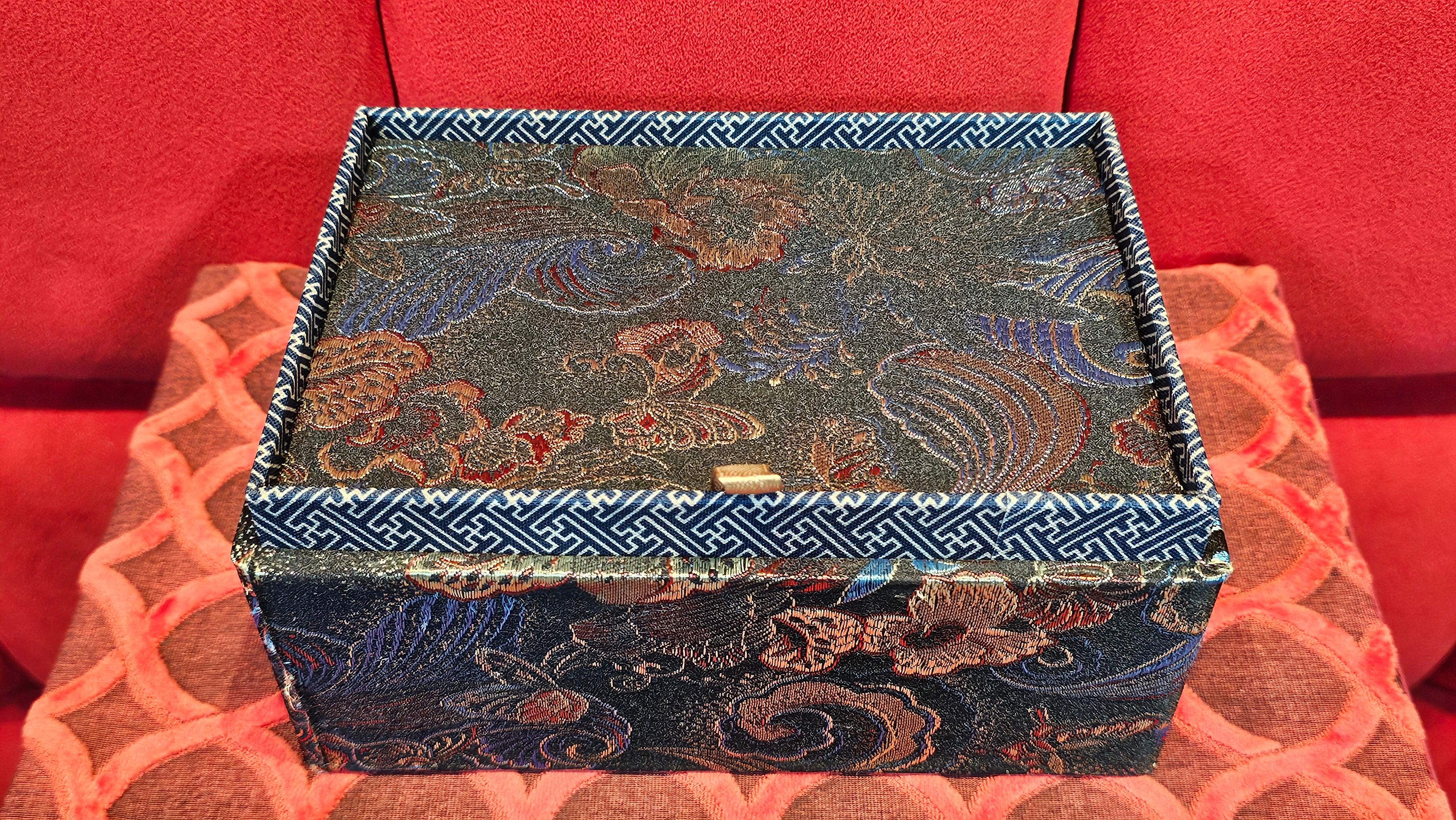 Commissioned work for Prof Q.H.: 《云婴》"Yun Ying", 203.0ml, crafted with Cao Family's own 100% Ben Shan Lü Ni 本山绿泥, crafted by L4 Assoc Master Artist Zhang Ke 助理工艺美术师, 张轲 ~ COMPLETED and CONGRATULATIONS to Prof Q.H., Hanoi! Vietnam🇻🇳.