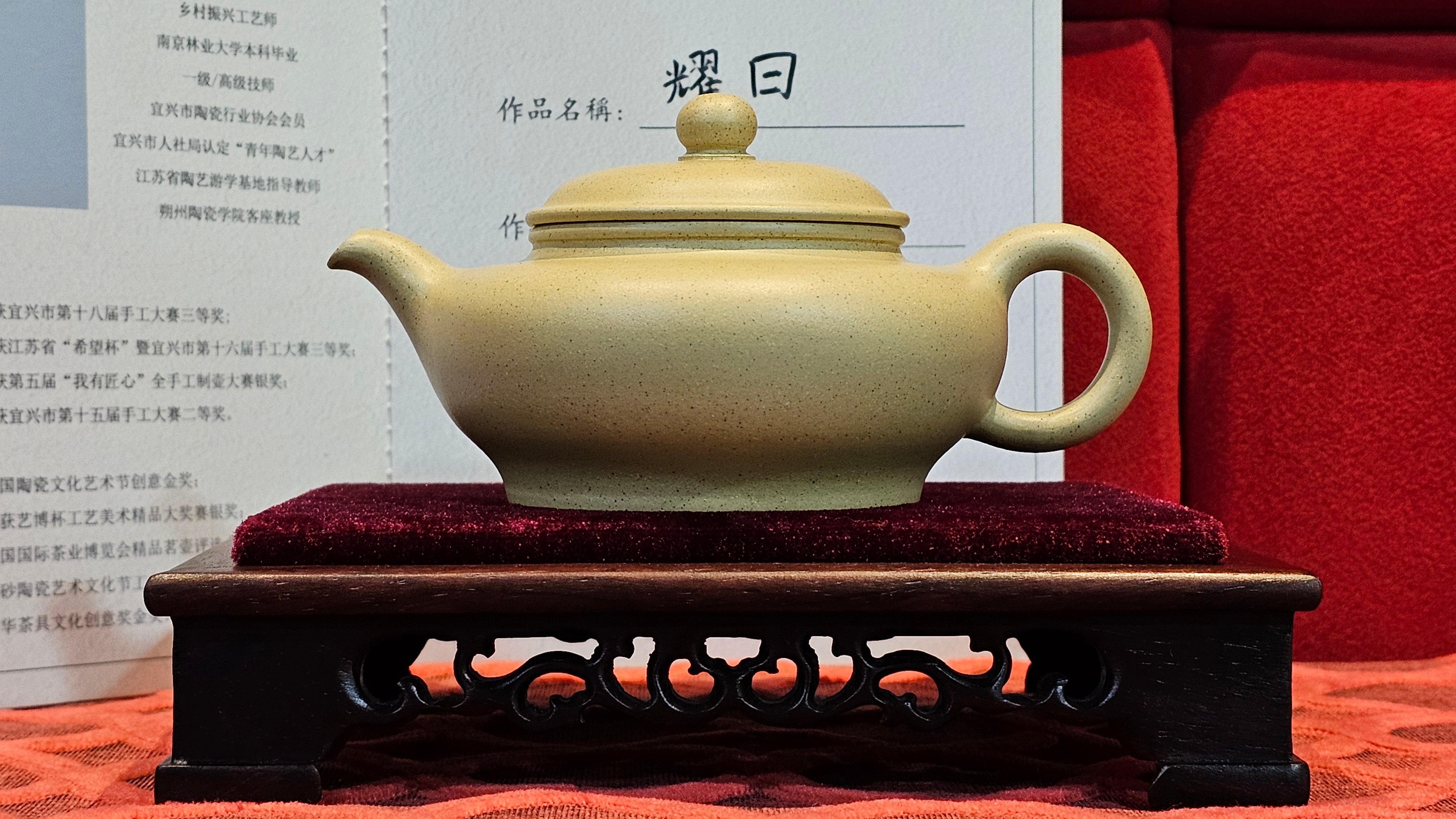 Commissioned work for Mr Thomas L. ZiSha work《耀日》"Yao Ri", Ben Shan Duan Ni 本山段泥, crafted by L3A Consummate Master Artist Li Yan Ru 振兴技艺师兼工艺美术师, 李艳如 ~ COMPLETED, and CONGRATULATIONS to Mr Thomas L.!from Singapore🇸🇬.