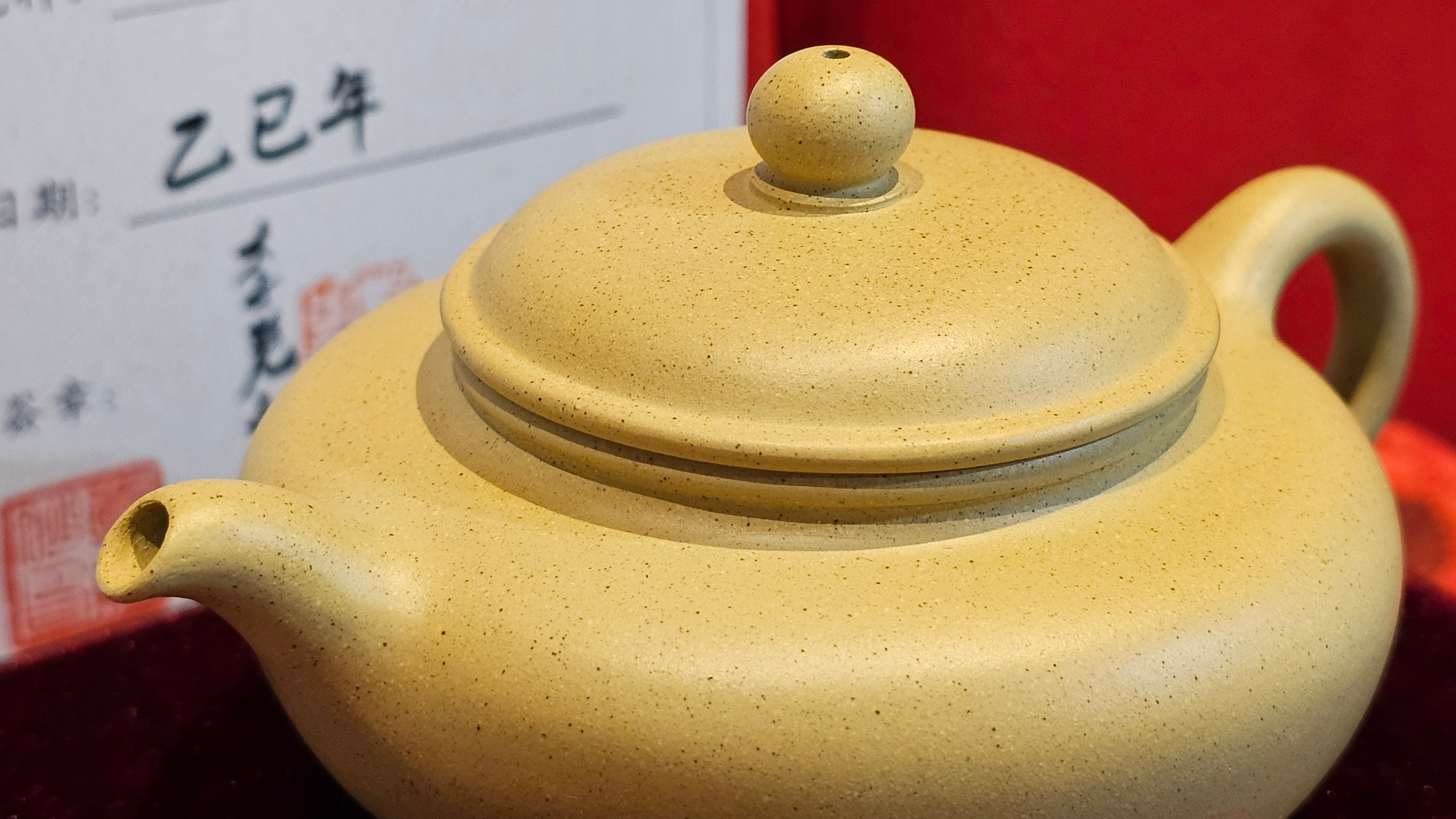 Commissioned work for Mr Thomas L. ZiSha work《耀日》"Yao Ri", Ben Shan Duan Ni 本山段泥, crafted by L3A Consummate Master Artist Li Yan Ru 振兴技艺师兼工艺美术师, 李艳如 ~ COMPLETED, and CONGRATULATIONS to Mr Thomas L.!from Singapore🇸🇬.