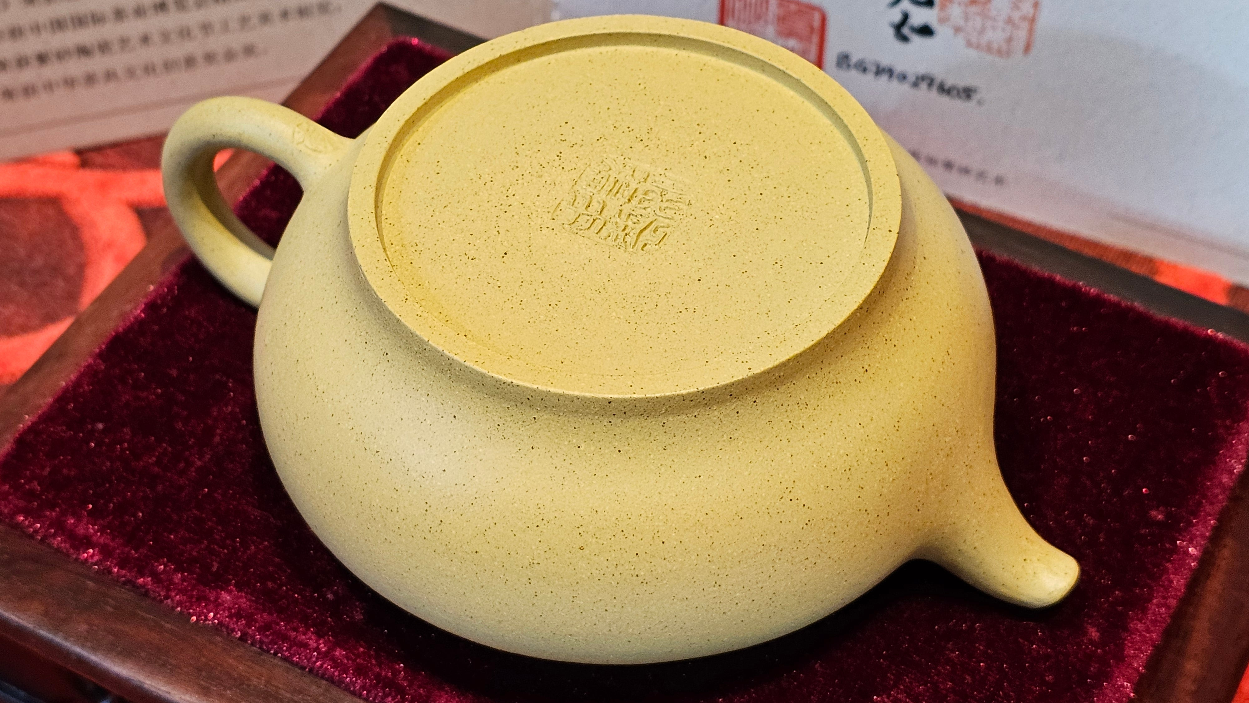 Commissioned work for Mr Thomas L. ZiSha work《耀日》"Yao Ri", Ben Shan Duan Ni 本山段泥, crafted by L3A Consummate Master Artist Li Yan Ru 振兴技艺师兼工艺美术师, 李艳如 ~ COMPLETED, and CONGRATULATIONS to Mr Thomas L.!from Singapore🇸🇬.