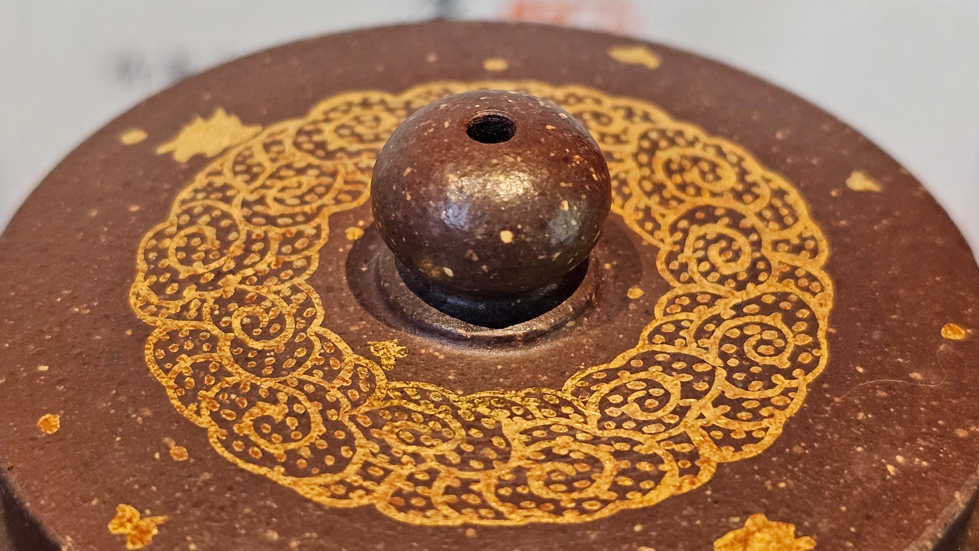 《聚富平盖莲子》"Ju Fu ~Gathering of Wealth~ Ping Gai Lian Zi"!, 描金与撒金工艺 Dual Gold Appliqué, 233.3ml, Qing Hui Duan Ni 青灰段泥 ~ by L3A Consummate Master Artist Li Yan Ru 李艳如 ~!Congratulations to Mr R.L.! 0857hrs 16th Sept 2025, Flintridge! CA.