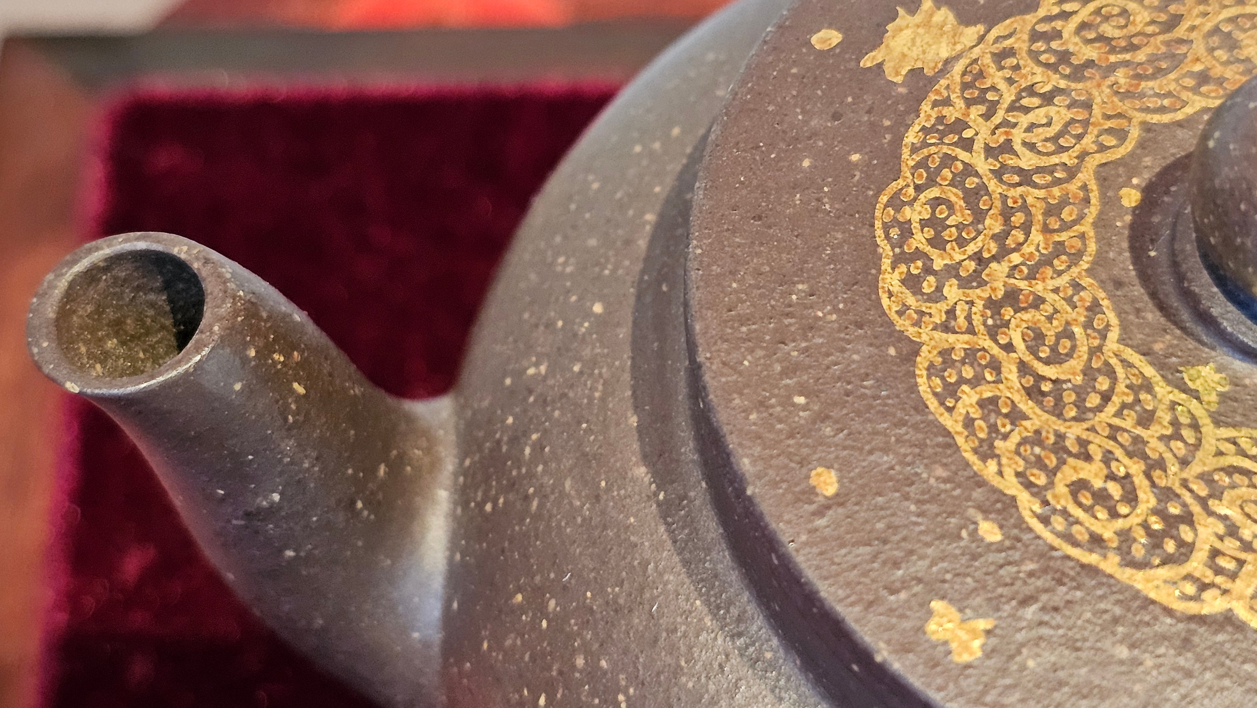 《聚富平盖莲子》"Ju Fu ~Gathering of Wealth~ Ping Gai Lian Zi"!, 描金与撒金工艺 Dual Gold Appliqué, 233.3ml, Qing Hui Duan Ni 青灰段泥 ~ by L3A Consummate Master Artist Li Yan Ru 李艳如 ~!Congratulations to Mr R.L.! 0857hrs 16th Sept 2025, Flintridge! CA.