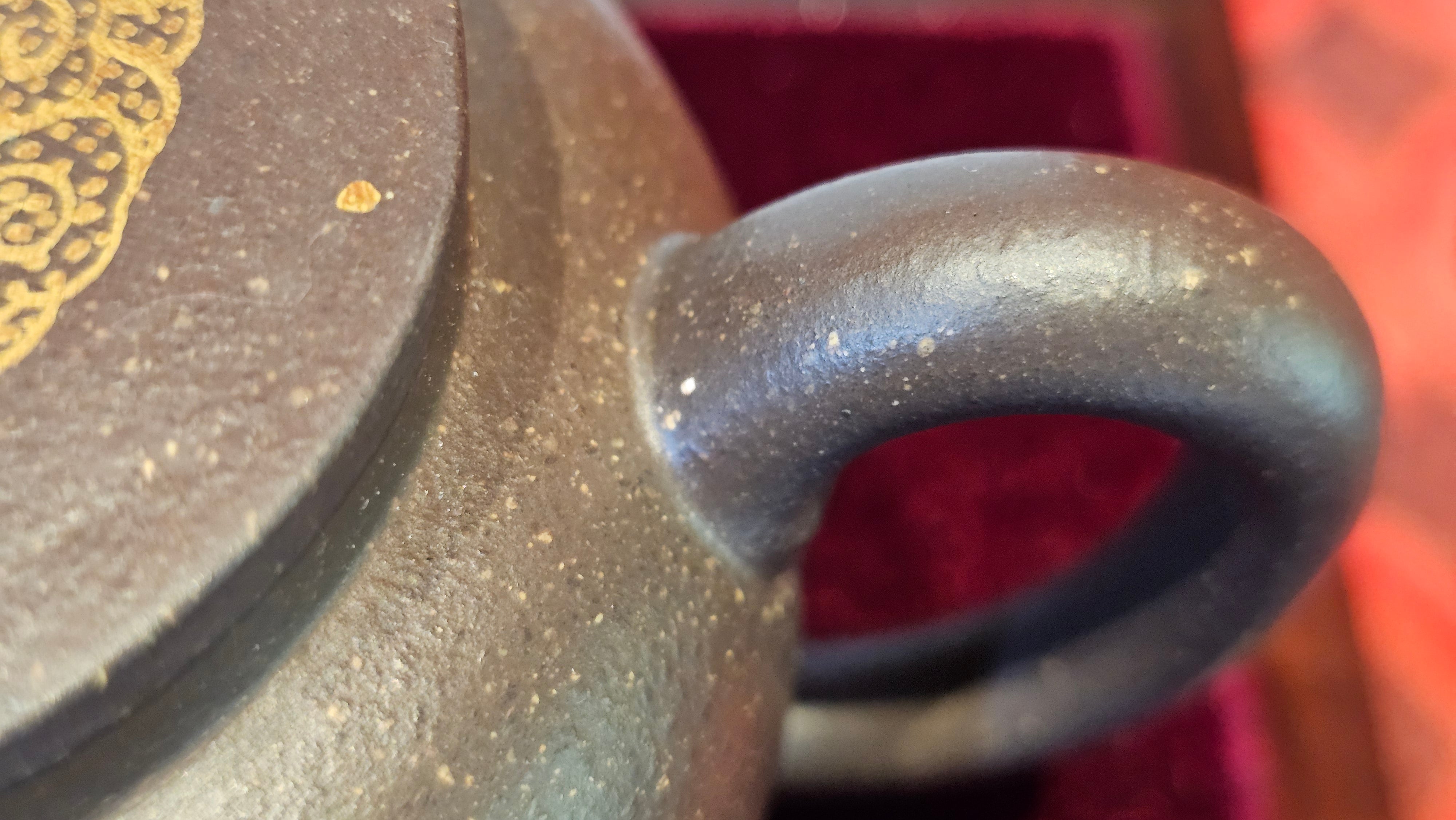 《聚富平盖莲子》"Ju Fu ~Gathering of Wealth~ Ping Gai Lian Zi"!, 描金与撒金工艺 Dual Gold Appliqué, 233.3ml, Qing Hui Duan Ni 青灰段泥 ~ by L3A Consummate Master Artist Li Yan Ru 李艳如 ~!Congratulations to Mr R.L.! 0857hrs 16th Sept 2025, Flintridge! CA.