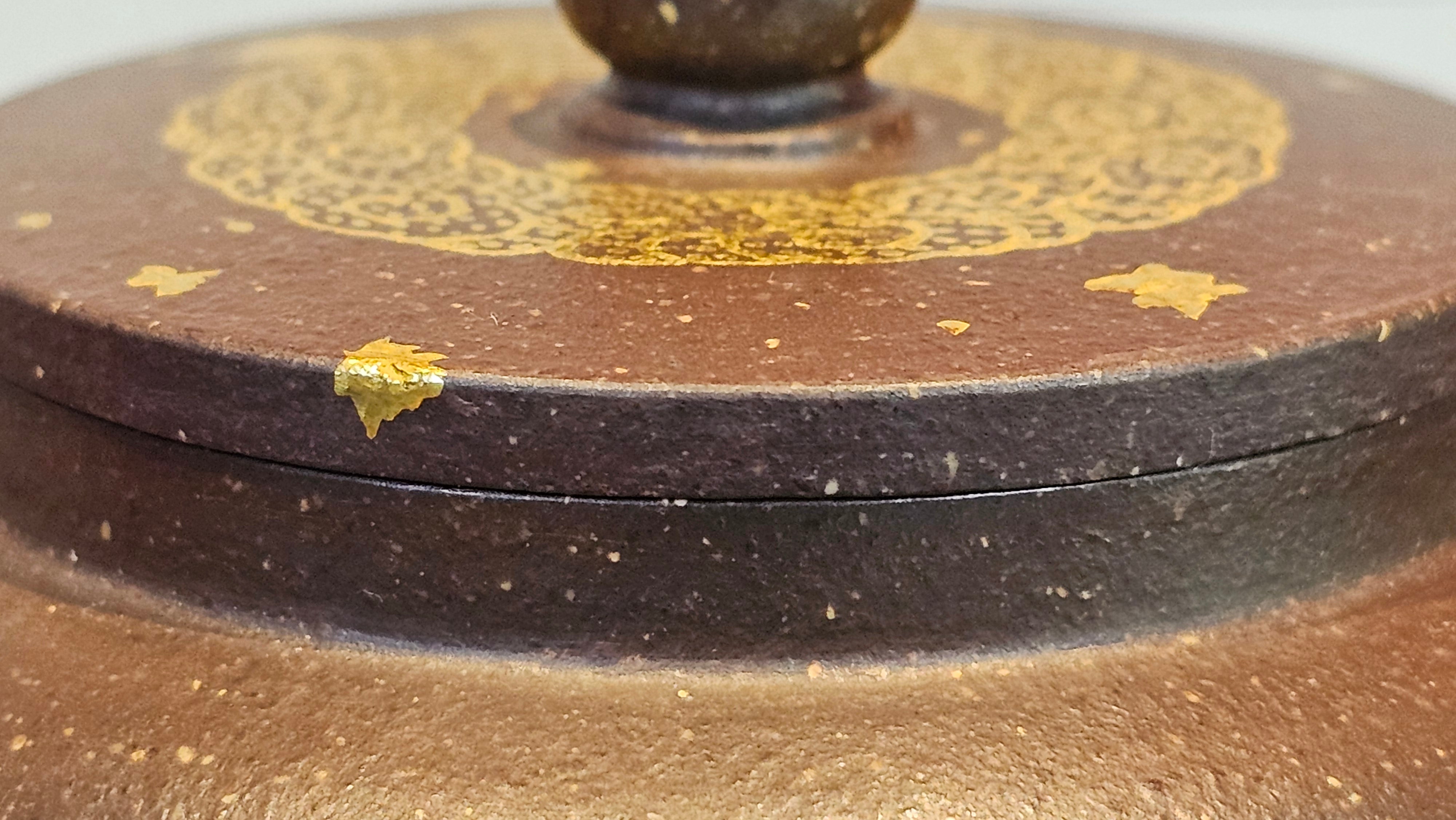 《聚富平盖莲子》"Ju Fu ~Gathering of Wealth~ Ping Gai Lian Zi"!, 描金与撒金工艺 Dual Gold Appliqué, 233.3ml, Qing Hui Duan Ni 青灰段泥 ~ by L3A Consummate Master Artist Li Yan Ru 李艳如 ~!Congratulations to Mr R.L.! 0857hrs 16th Sept 2025, Flintridge! CA.