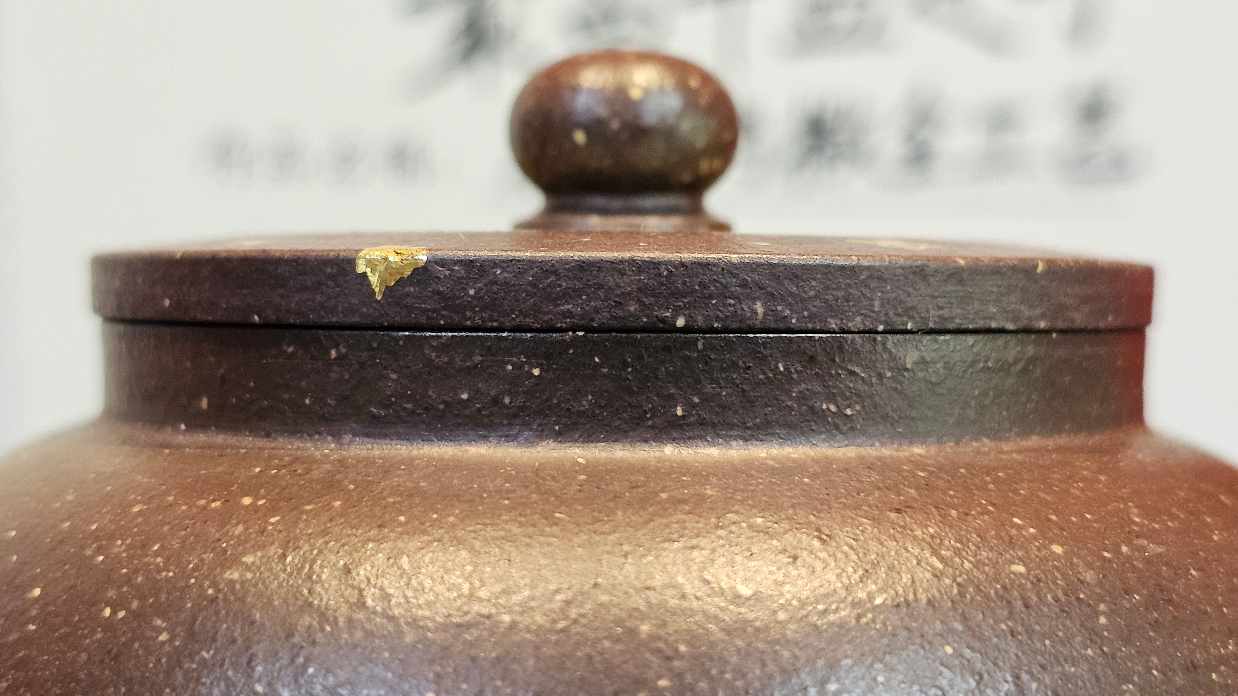 《聚富平盖莲子》"Ju Fu ~Gathering of Wealth~ Ping Gai Lian Zi"!, 描金与撒金工艺 Dual Gold Appliqué, 233.3ml, Qing Hui Duan Ni 青灰段泥 ~ by L3A Consummate Master Artist Li Yan Ru 李艳如 ~!Congratulations to Mr R.L.! 0857hrs 16th Sept 2025, Flintridge! CA.